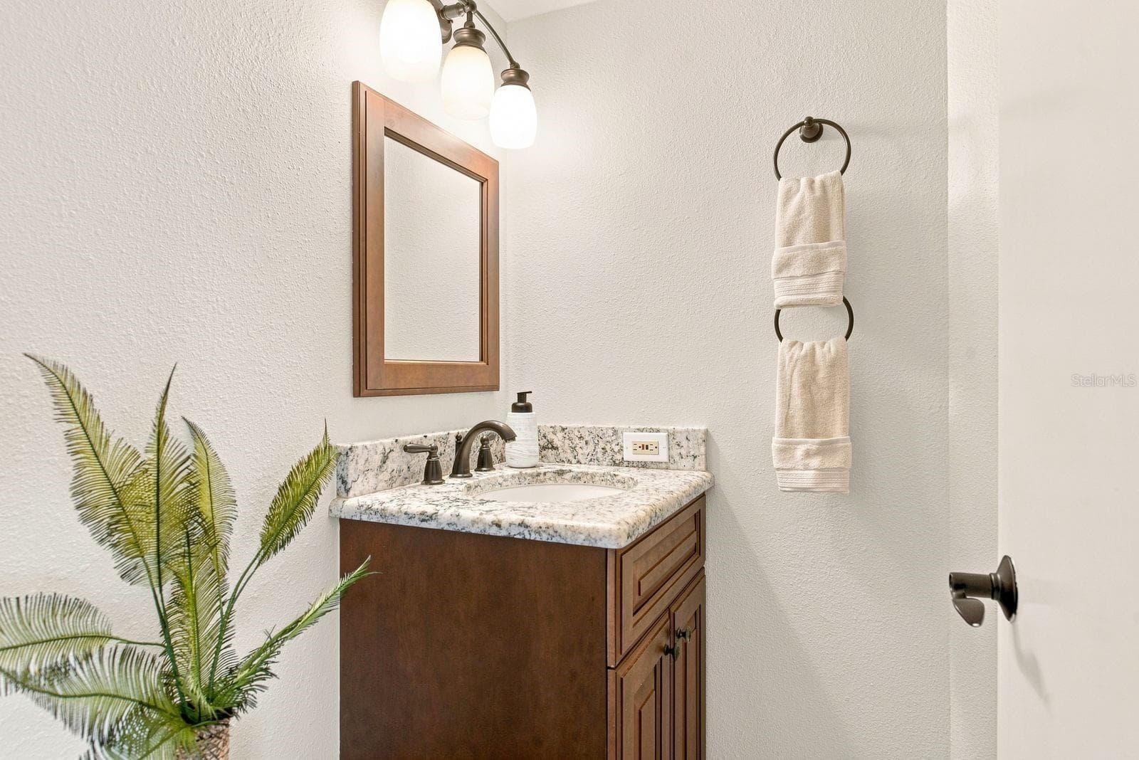 Half bath - 1310 GULF BLVD #4D, CLEARWATER BEACH