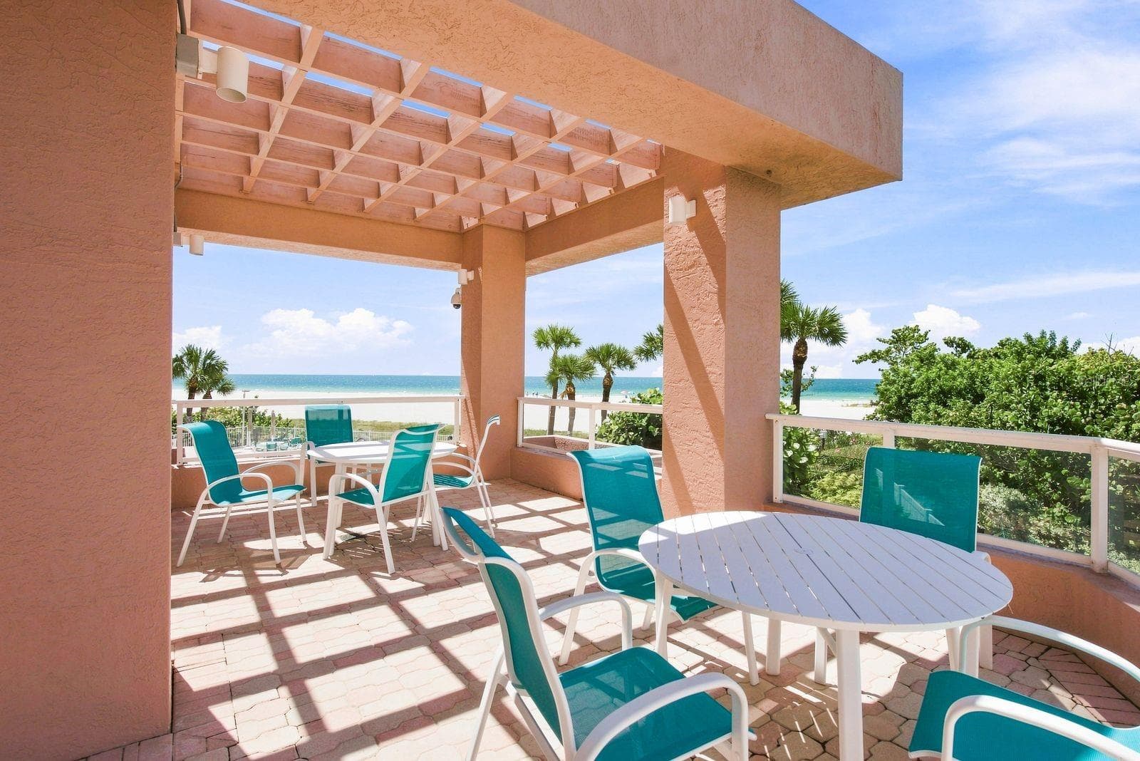 4 Outdoor grills! Geat for entertaining - 1310 GULF BLVD #4D, CLEARWATER BEACH