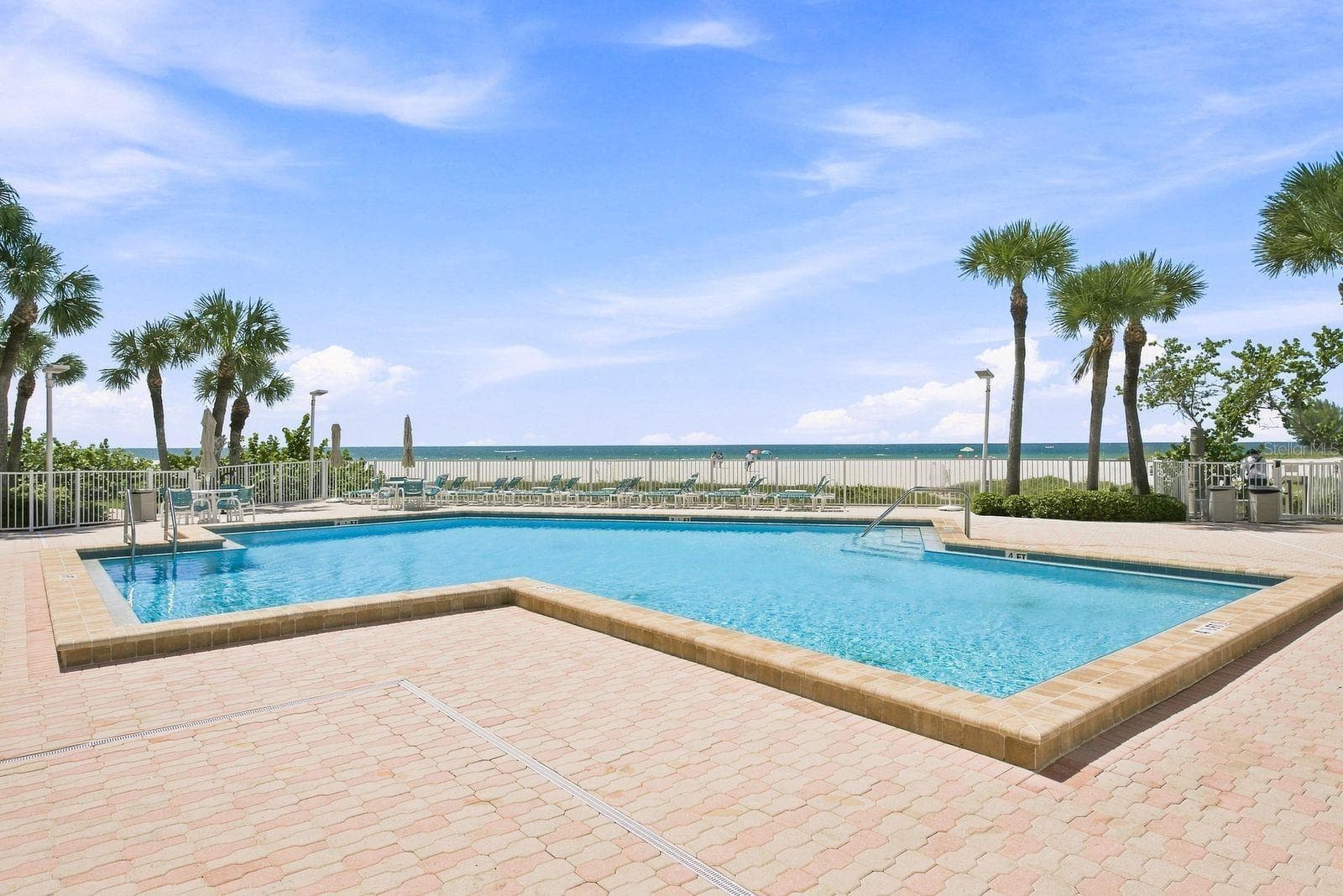 Large heated outdoor pool - 1310 GULF BLVD #4D, CLEARWATER BEACH