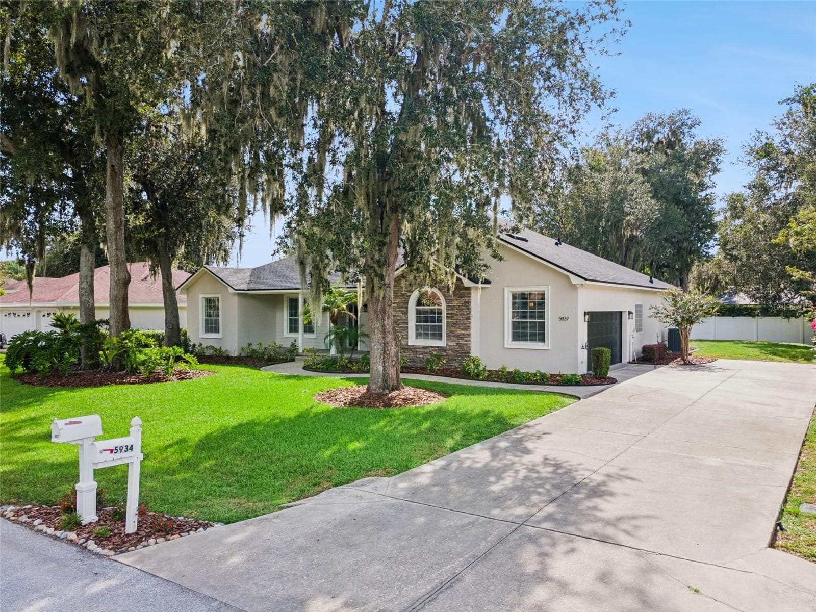 Front of Home - 5937 TROPHY LOOP, LAKELAND