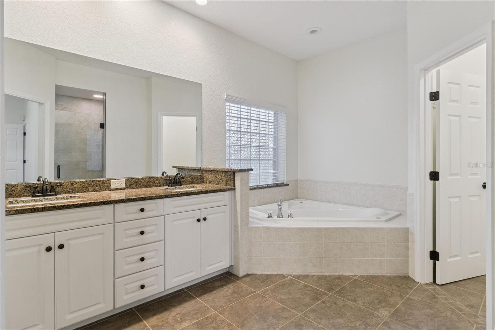 Primary Ensuite Bathroom - 5937 TROPHY LOOP, LAKELAND