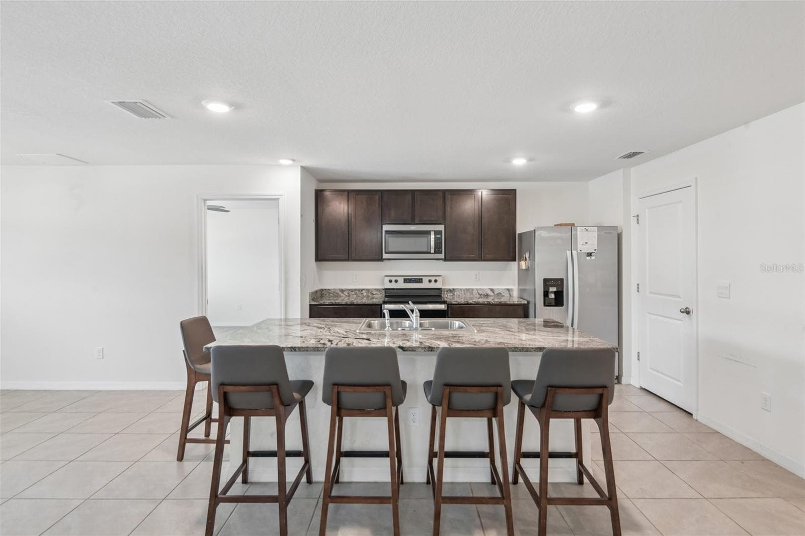 Kitchen Island - 36945 GOFFAUX LOOP, ZEPHYRHILLS