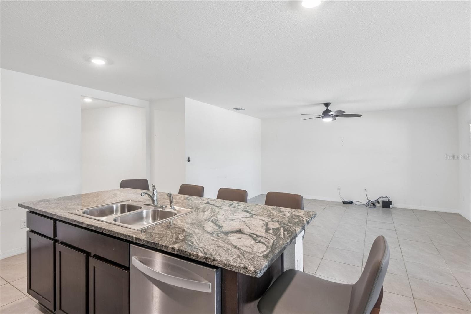 Island - 36945 GOFFAUX LOOP, ZEPHYRHILLS