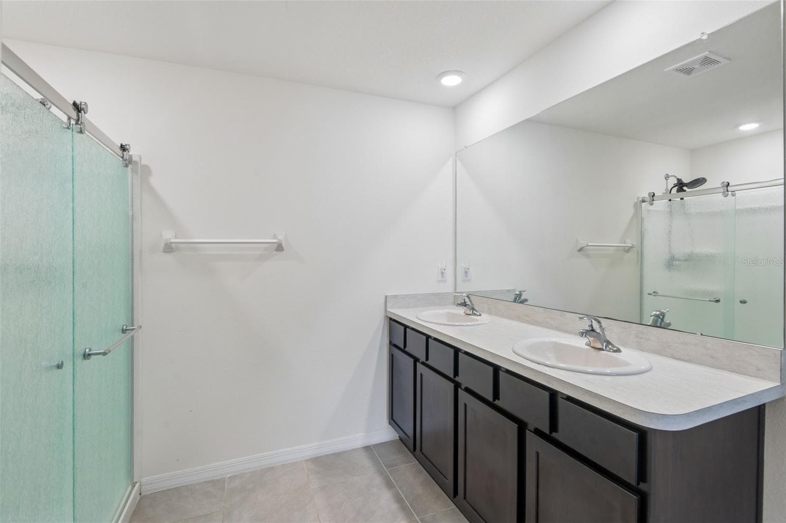 Master bath - 36945 GOFFAUX LOOP, ZEPHYRHILLS