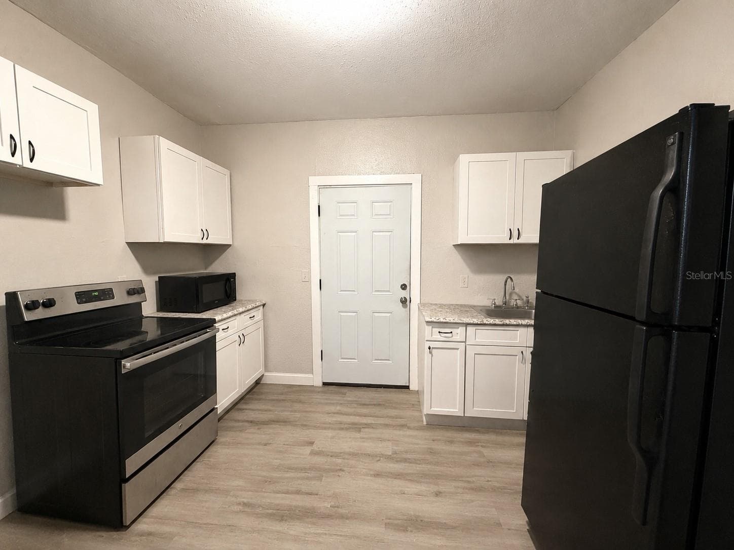 Half Duplex at 625 AVENUE B SW, WINTER HAVEN, photo 7 of 19