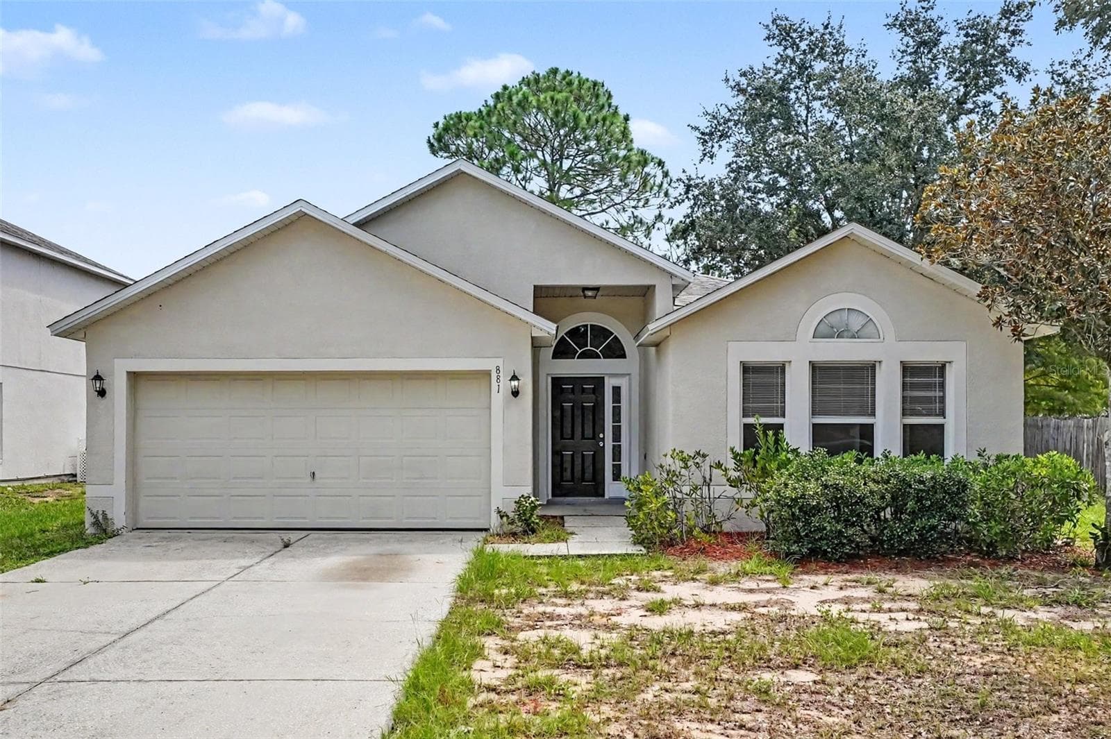 881 VANDERBILT DR