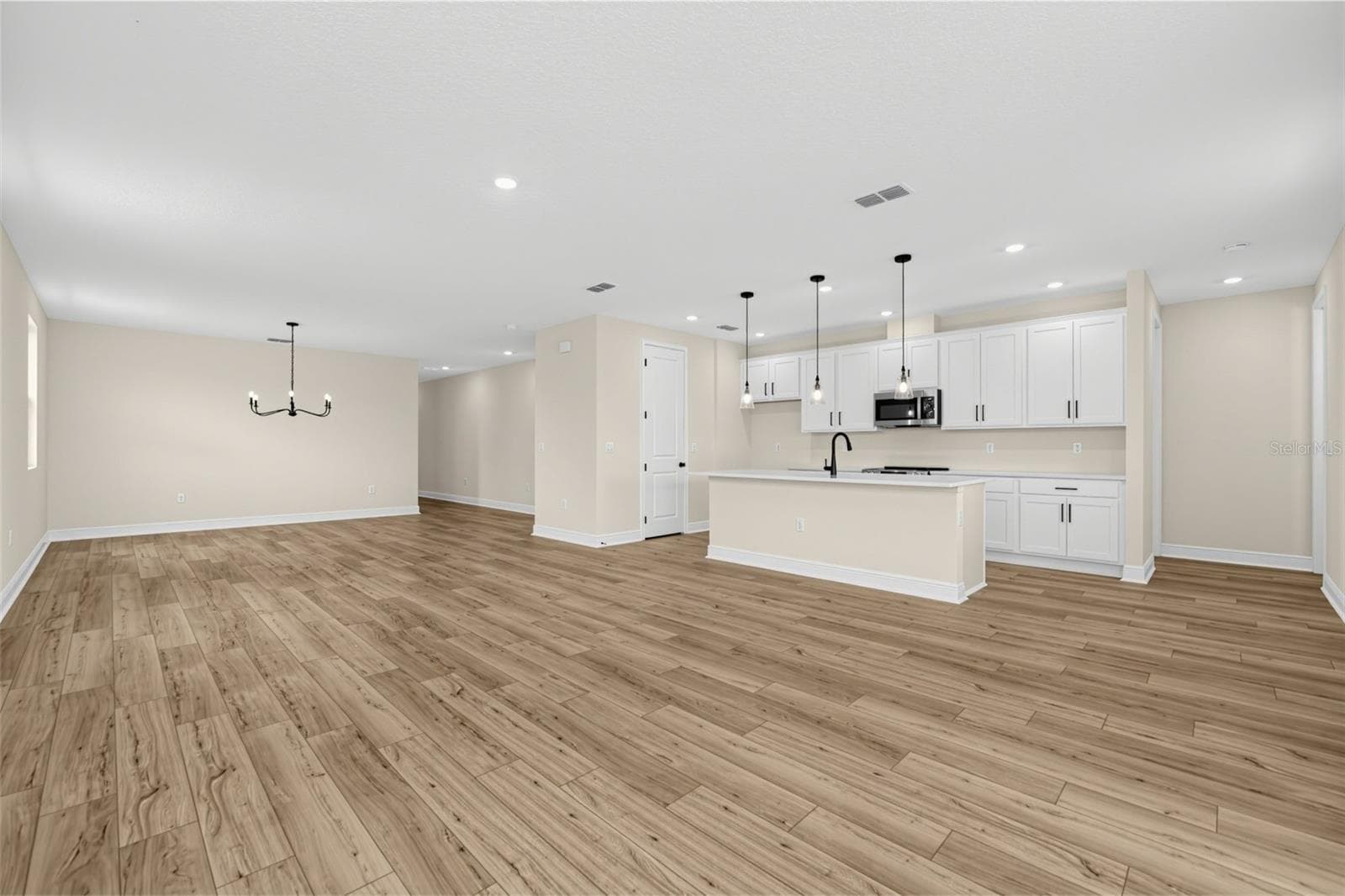 Single Family Residence at 30130 EMERALD FOREST DR, MOUNT DORA, photo 4 of 27