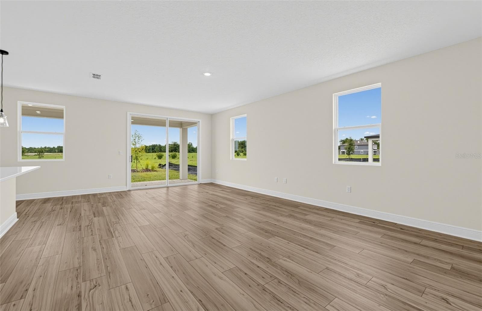 Single Family Residence at 30130 EMERALD FOREST DR, MOUNT DORA, photo 5 of 27