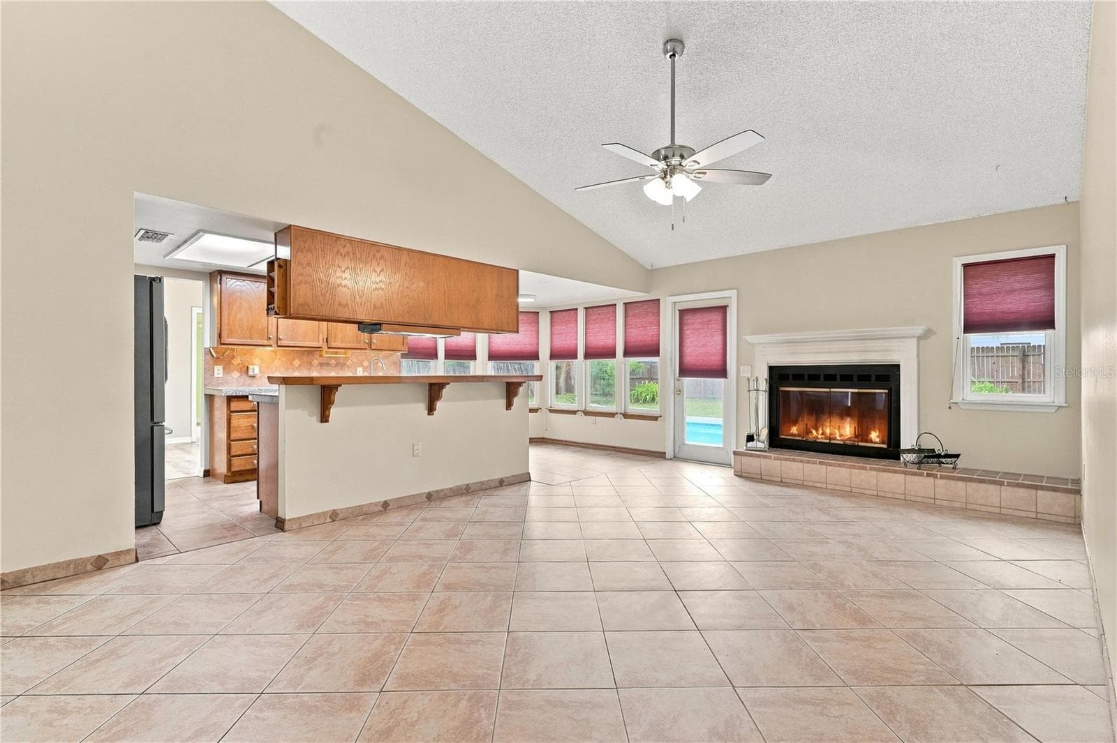 Family Room - 852 ABBOTT AVE, DELTONA