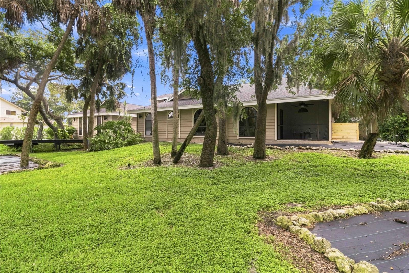 Single Family Residence at 902 DRAKESWOOD CT, SARASOTA, photo 5 of 45