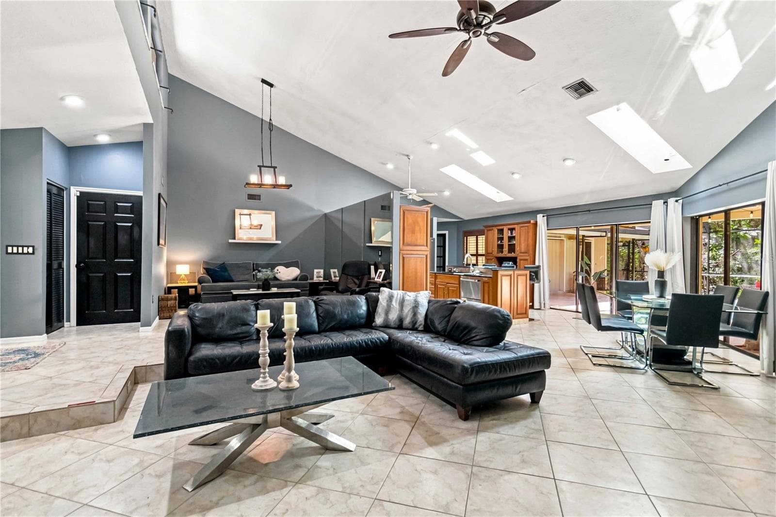 Single Family Residence at 902 DRAKESWOOD CT, SARASOTA, photo 11 of 45