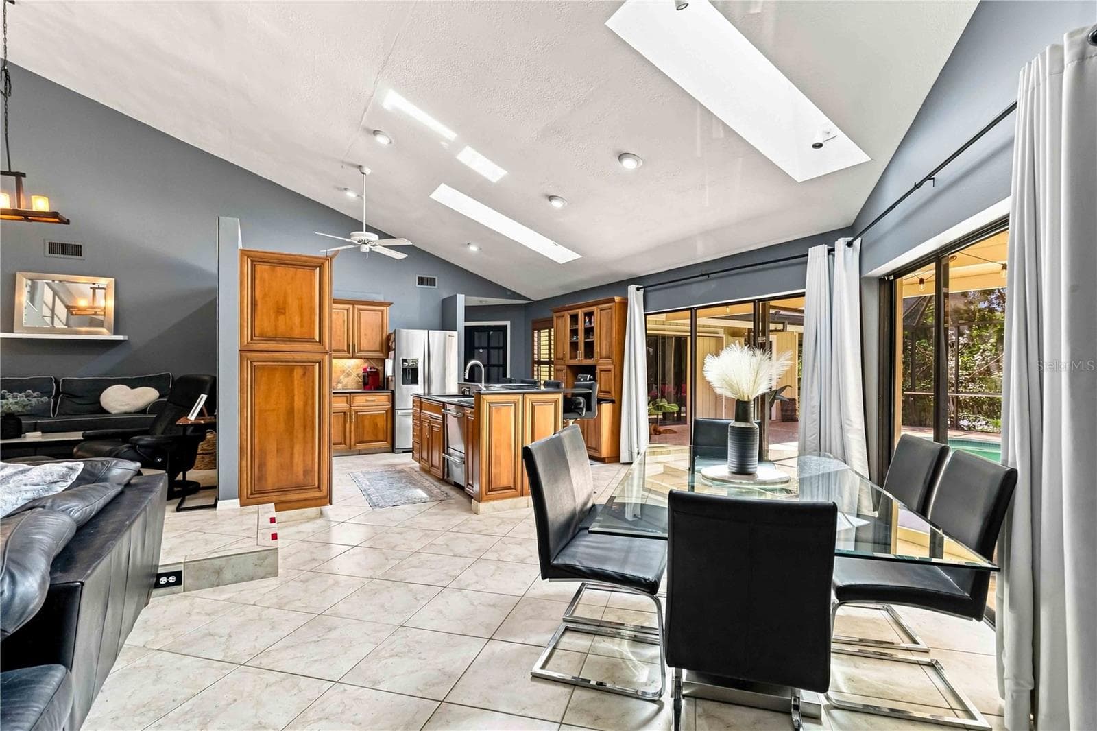 Single Family Residence at 902 DRAKESWOOD CT, SARASOTA, photo 15 of 45