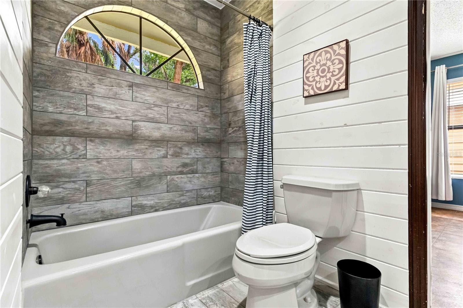Single Family Residence at 902 DRAKESWOOD CT, SARASOTA, photo 18 of 45