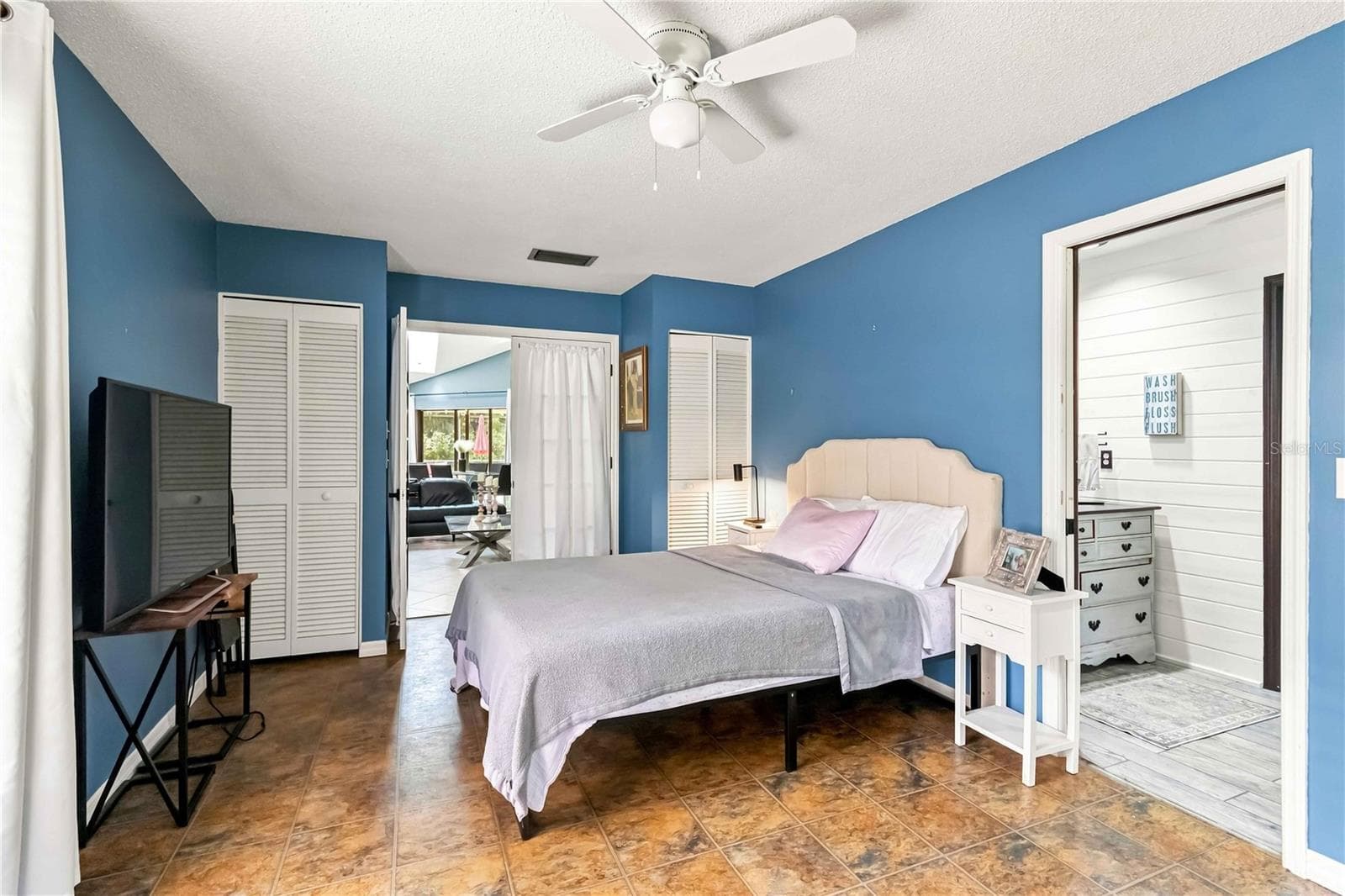 Single Family Residence at 902 DRAKESWOOD CT, SARASOTA, photo 21 of 45