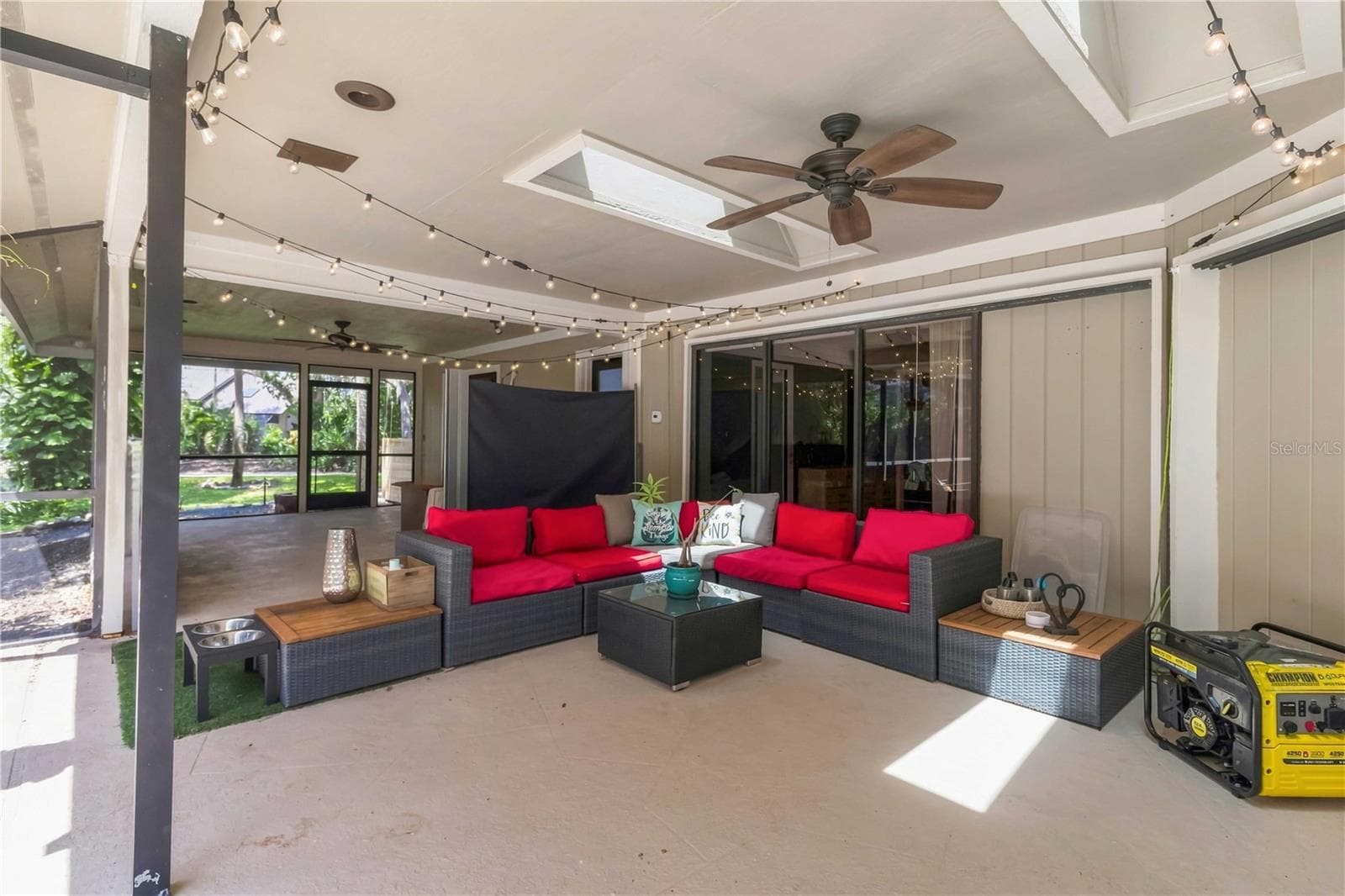 Single Family Residence at 902 DRAKESWOOD CT, SARASOTA, photo 38 of 45