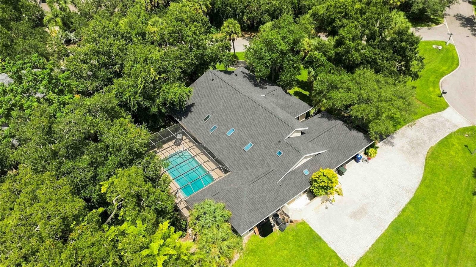 Single Family Residence at 902 DRAKESWOOD CT, SARASOTA, photo 42 of 45