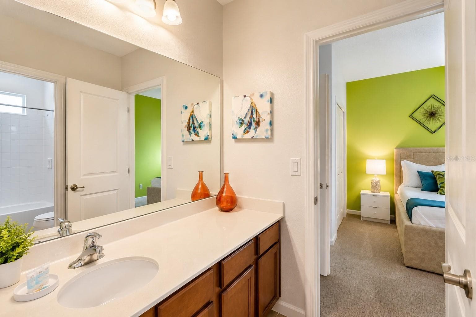 Full Bathroom #3 Upstairs - 250 BALLO DR, KISSIMMEE