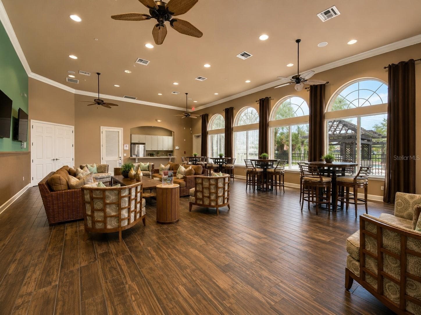 Resort Lounge Room - 250 BALLO DR, KISSIMMEE