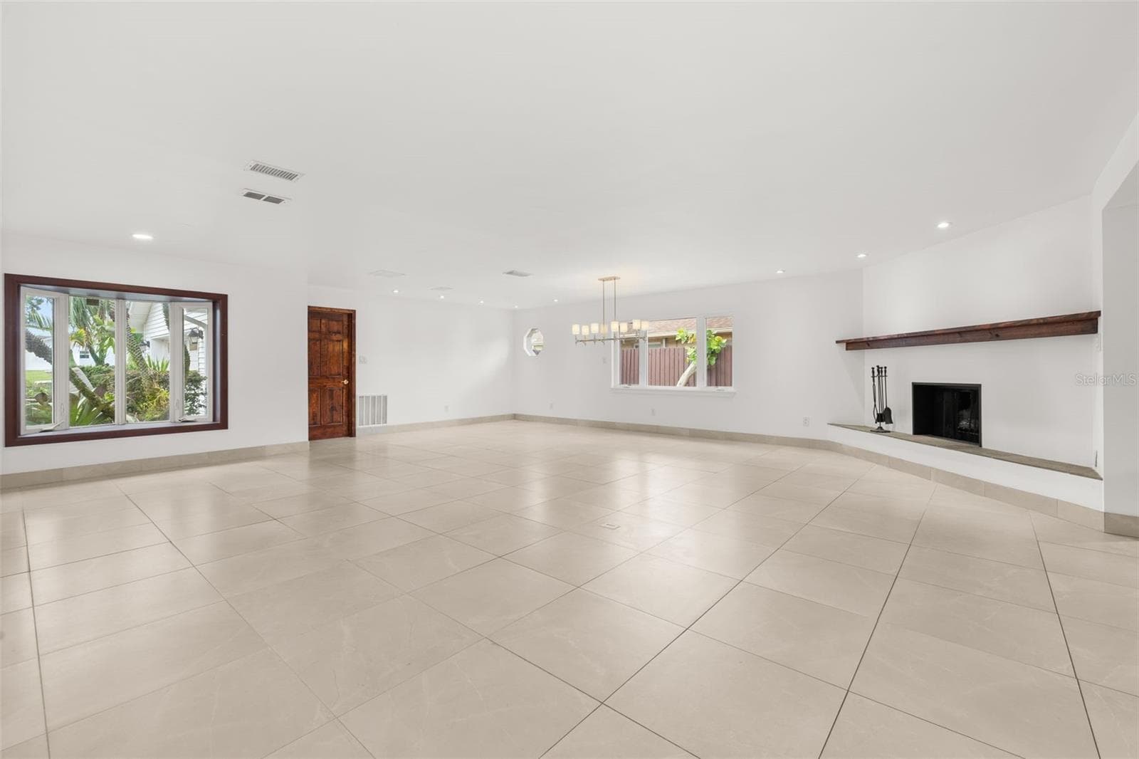 Single Family Residence at 3625 WATERS EDGE DR, BELLE ISLE, photo 10 of 71