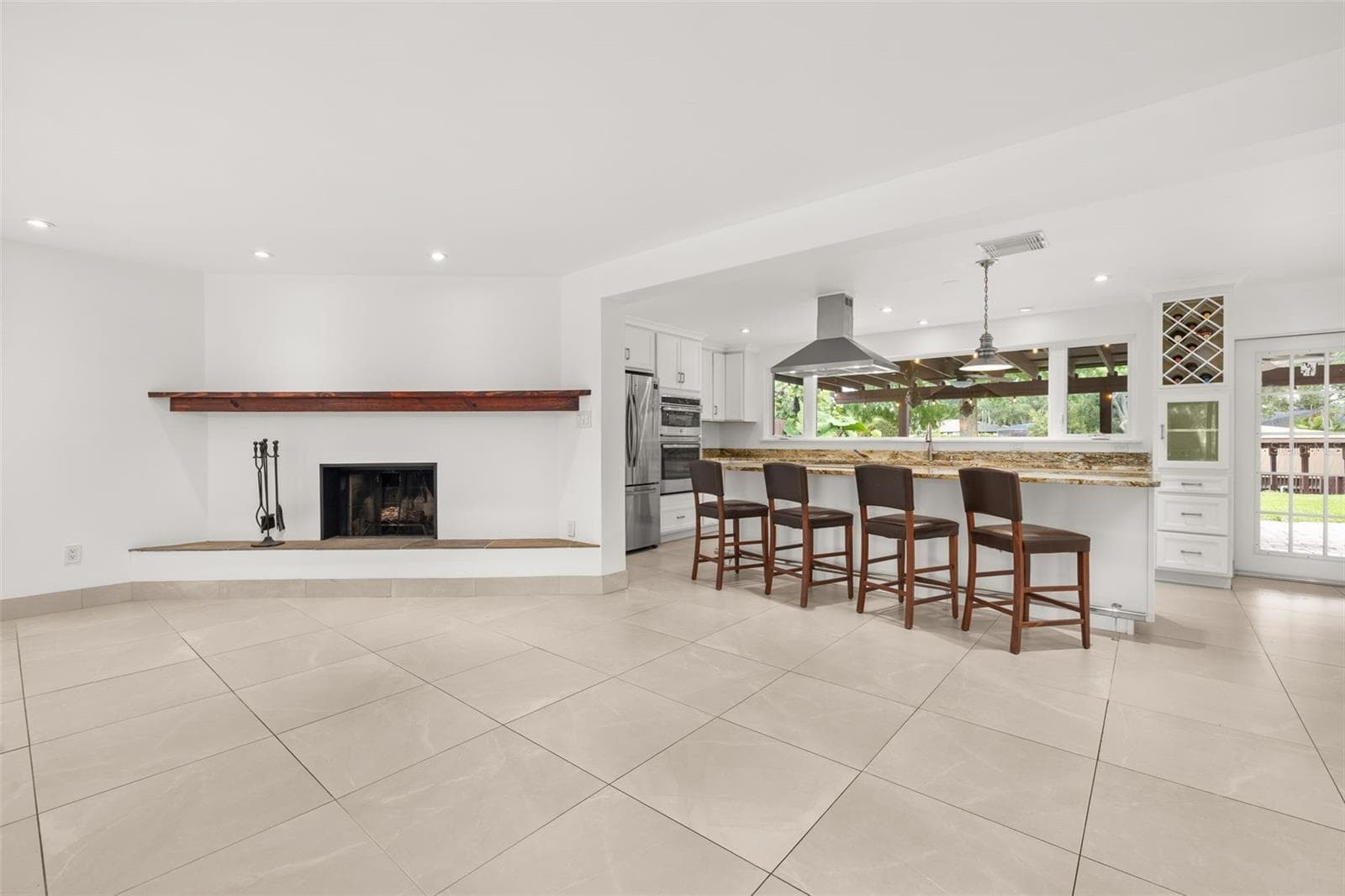 Single Family Residence at 3625 WATERS EDGE DR, BELLE ISLE, photo 14 of 71