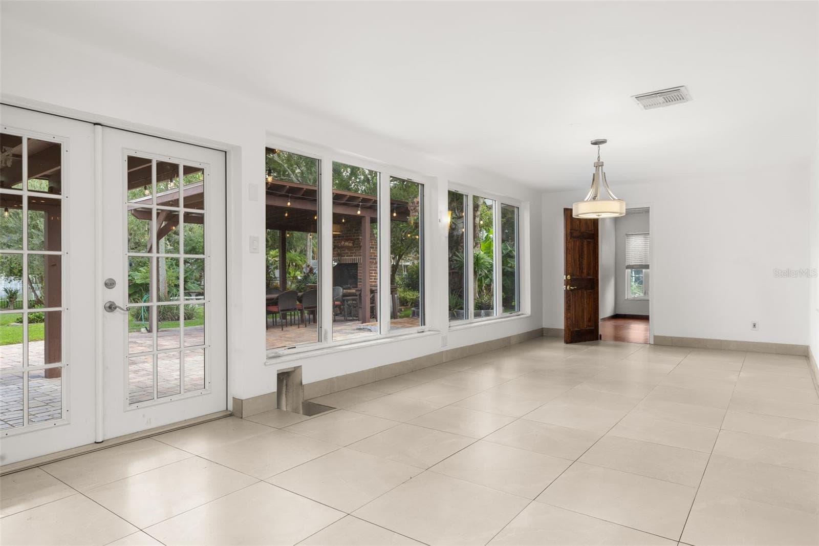 Single Family Residence at 3625 WATERS EDGE DR, BELLE ISLE, photo 22 of 71