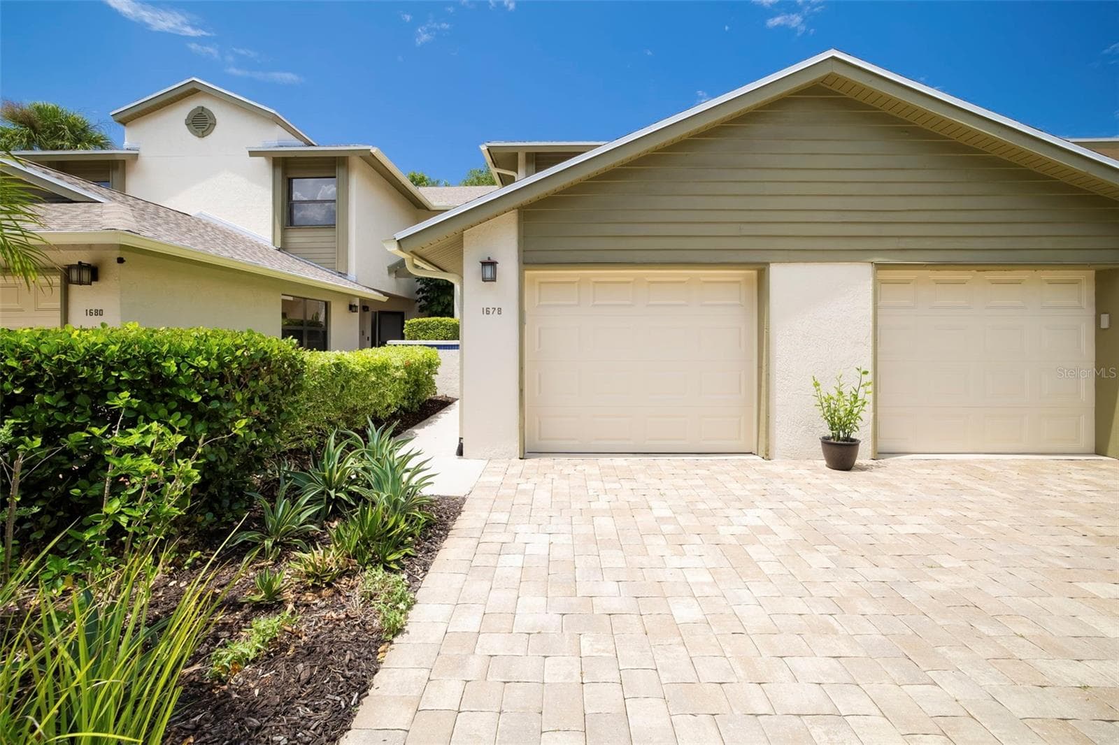 Front Entry & Garage - 1678 STARLING DR #102, SARASOTA