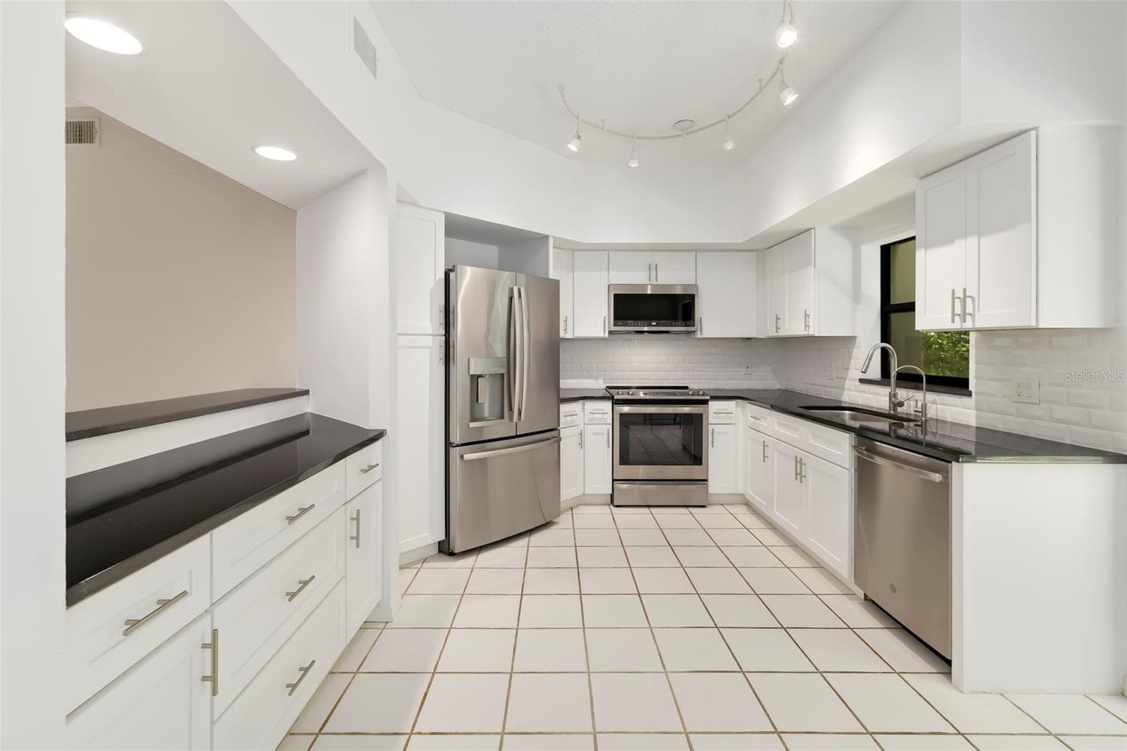 Kitchen - 1678 STARLING DR #102, SARASOTA