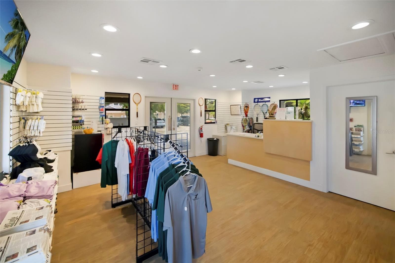 Racquet Club Shop - 1678 STARLING DR #102, SARASOTA