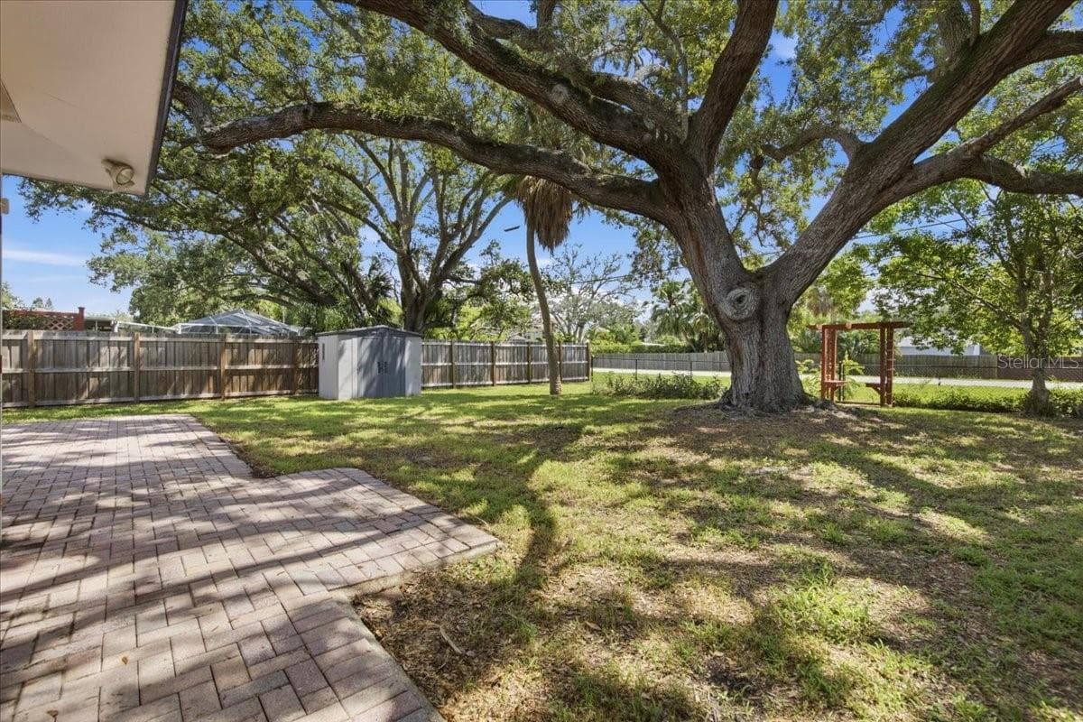 Mature Shade Trees - 1837 PASADENA DR, DUNEDIN