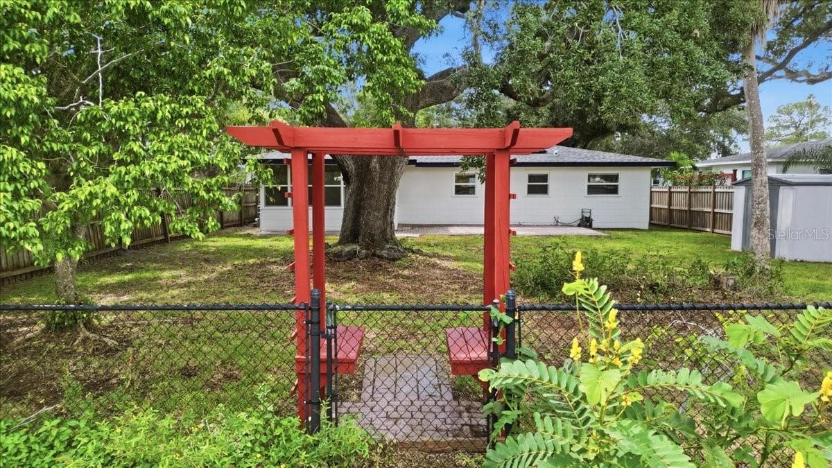Garden Arbor With Built-In Seating & Pinellas Trail Access - 1837 PASADENA DR, DUNEDIN