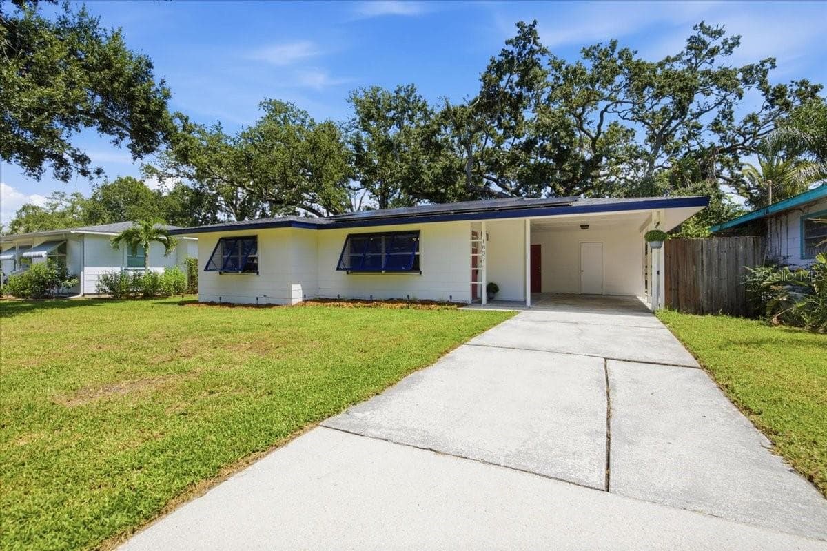 Front Exterior & Driveway - 1837 PASADENA DR, DUNEDIN