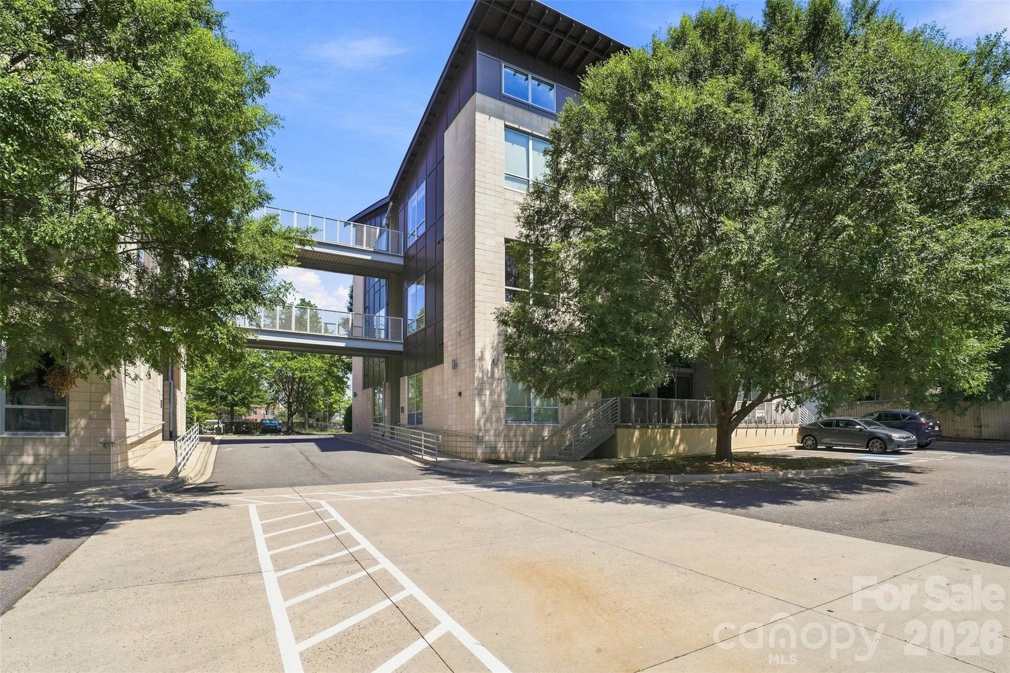 Condominium at 2116 Mcclintock Road, Charlotte, photo 2 of 39