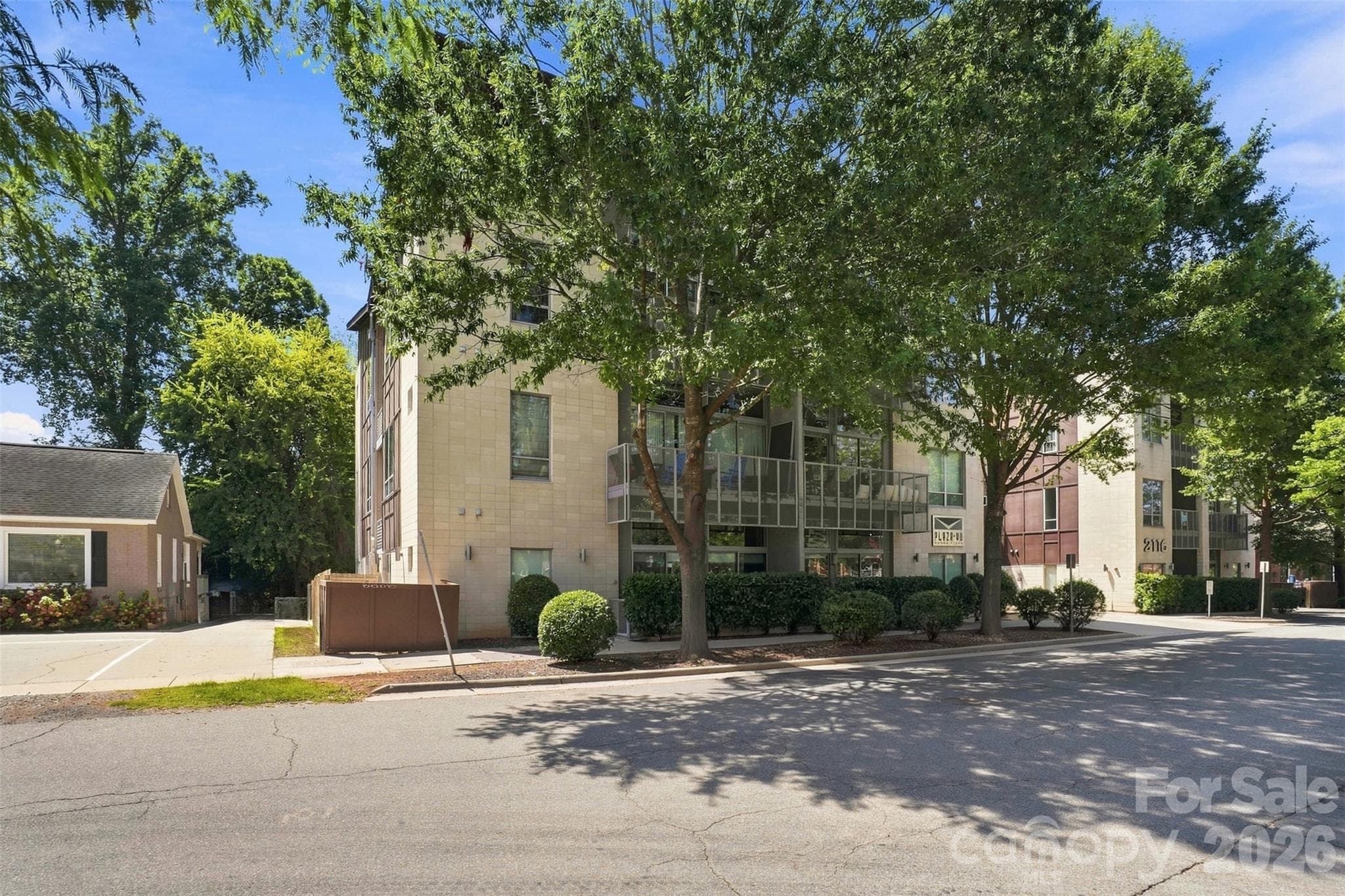 Condominium at 2116 Mcclintock Road, Charlotte, photo 5 of 39
