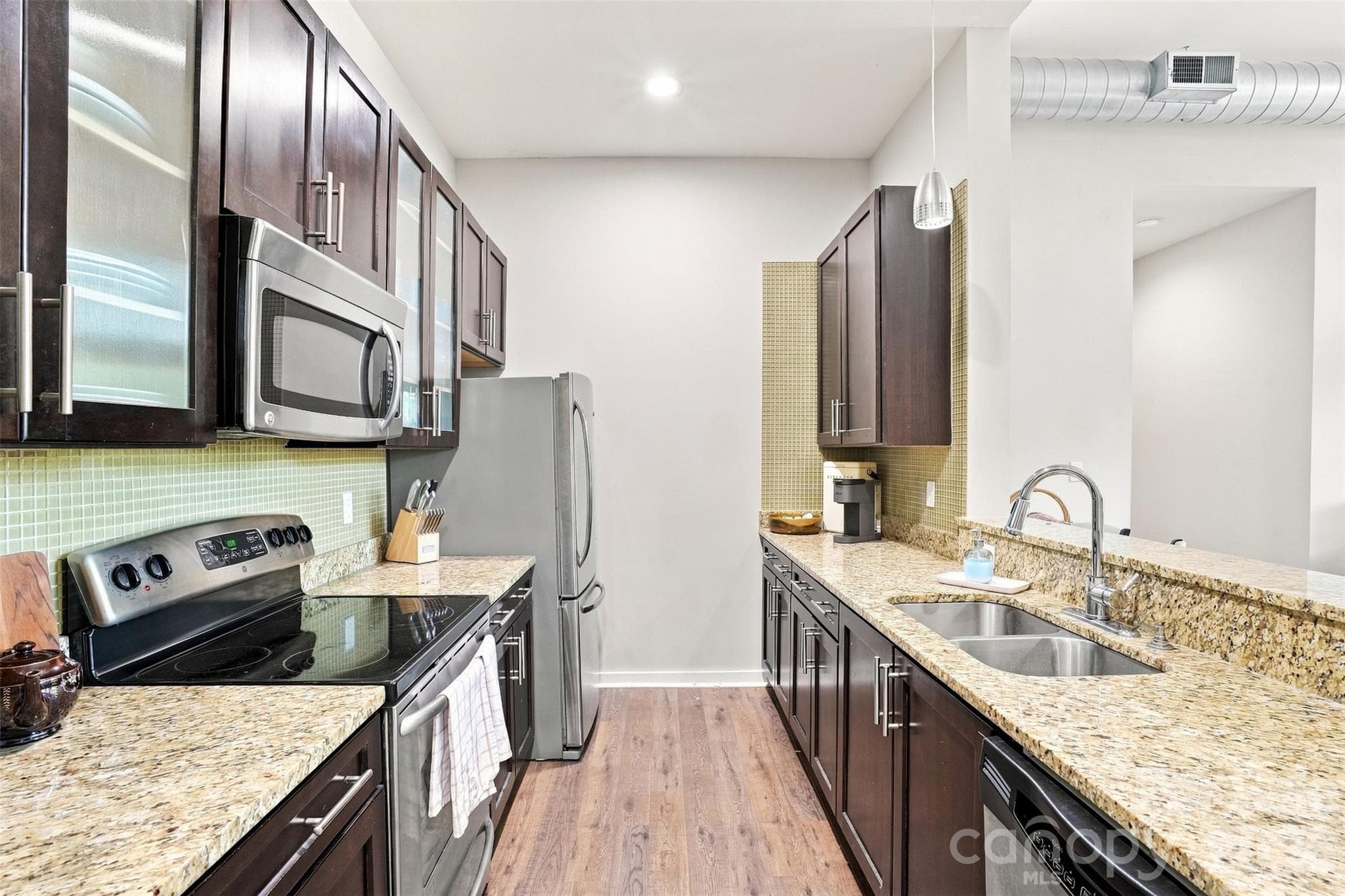 Condominium at 2116 Mcclintock Road, Charlotte, photo 13 of 39