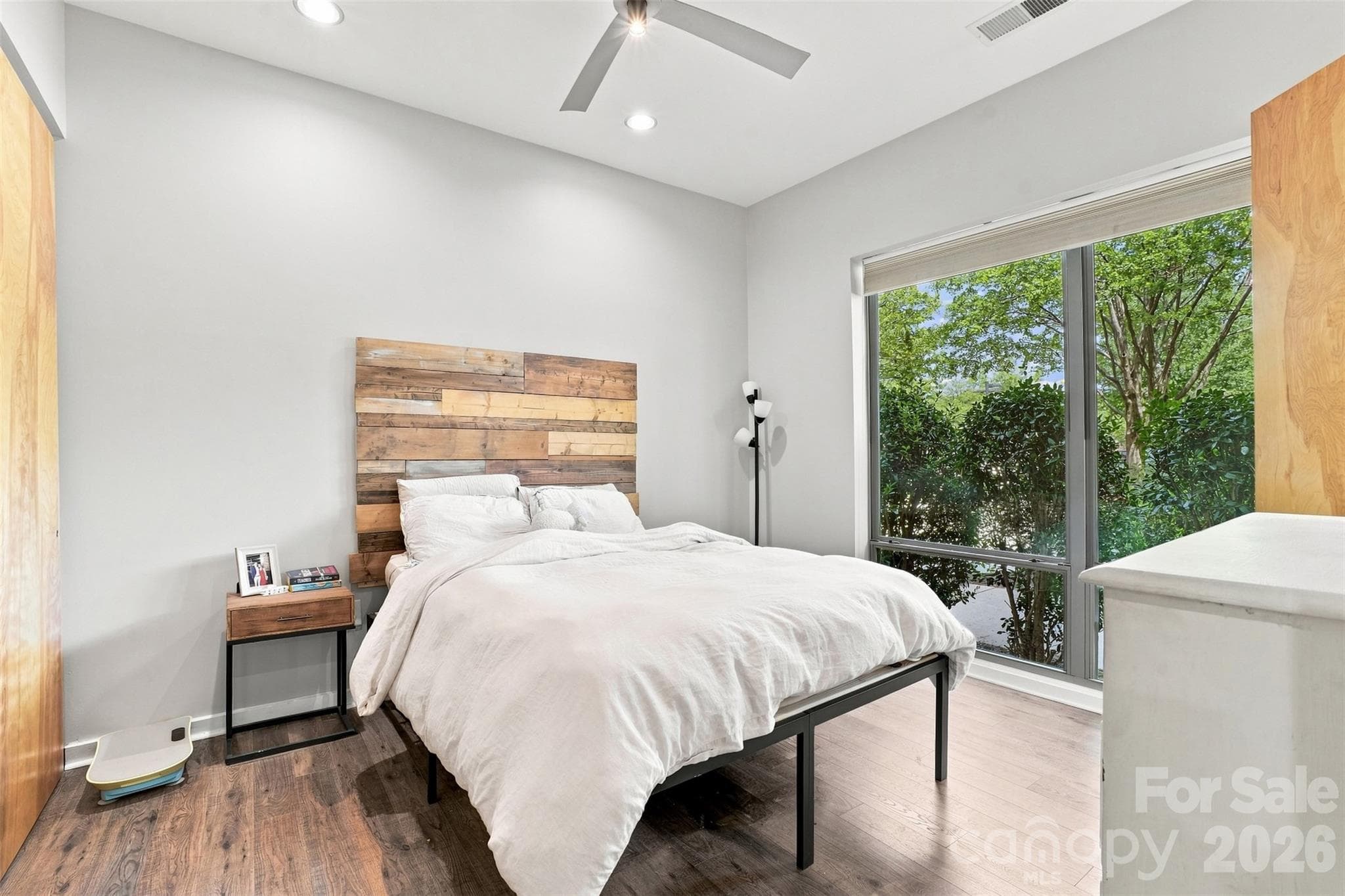 Condominium at 2116 Mcclintock Road, Charlotte, photo 19 of 39
