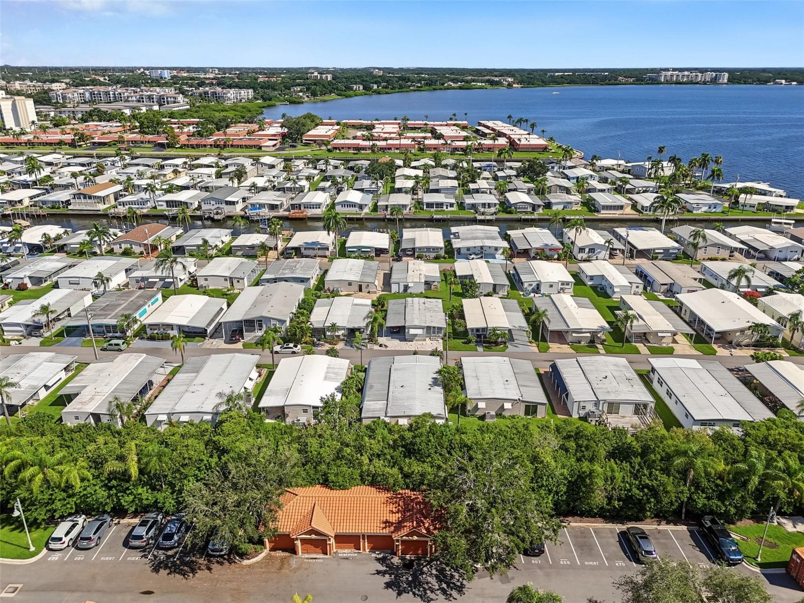 Mobile Home at 18675 US HIGHWAY 19 N #427, CLEARWATER, photo 4 of 45