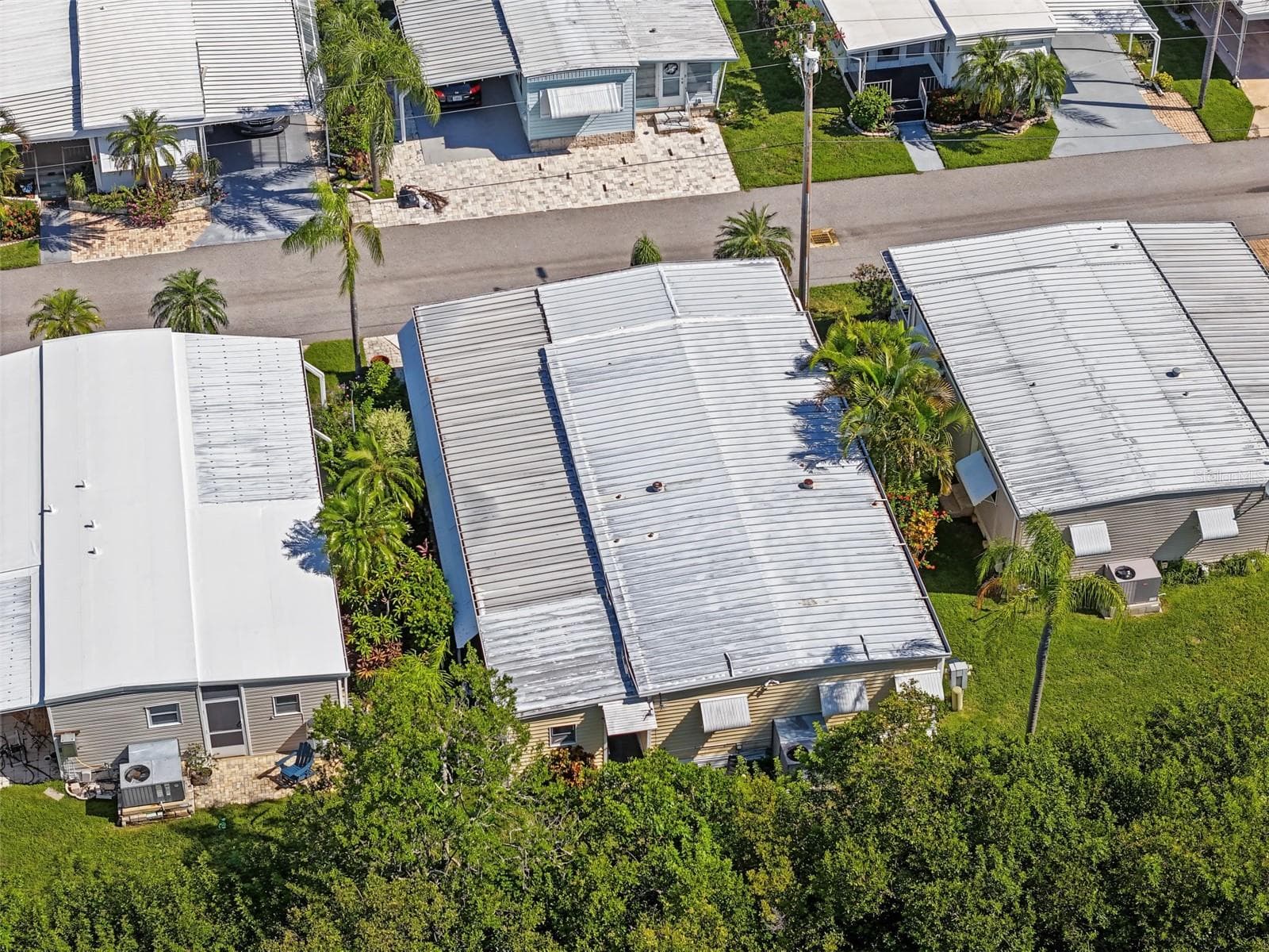 Mobile Home at 18675 US HIGHWAY 19 N #427, CLEARWATER, photo 5 of 45