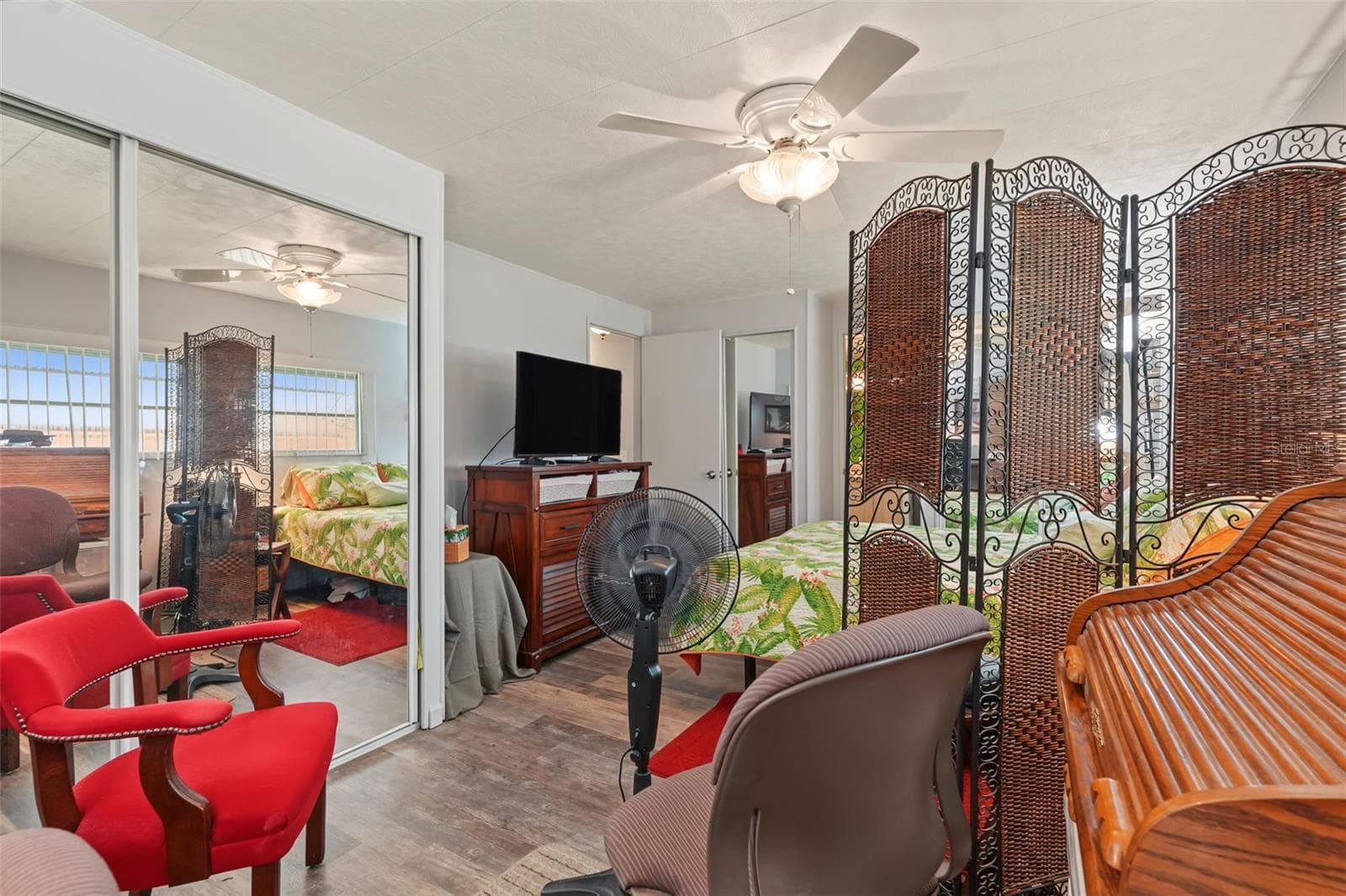 Mobile Home at 18675 US HIGHWAY 19 N #427, CLEARWATER, photo 12 of 45