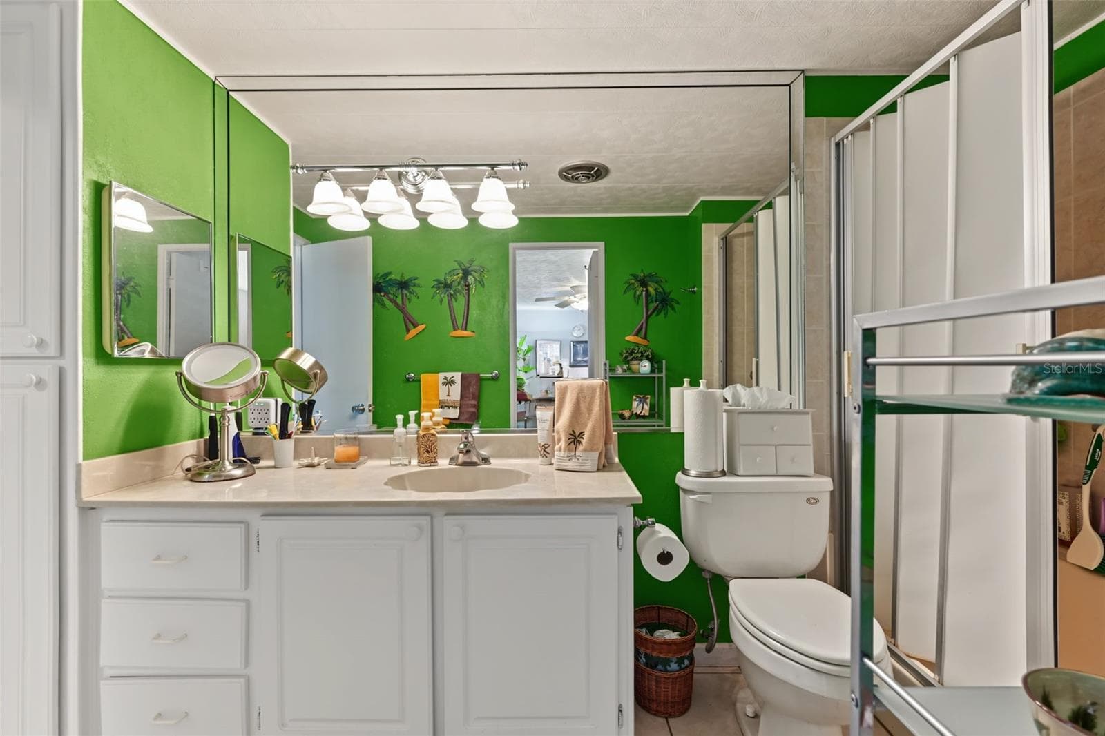 Mobile Home at 18675 US HIGHWAY 19 N #427, CLEARWATER, photo 14 of 45