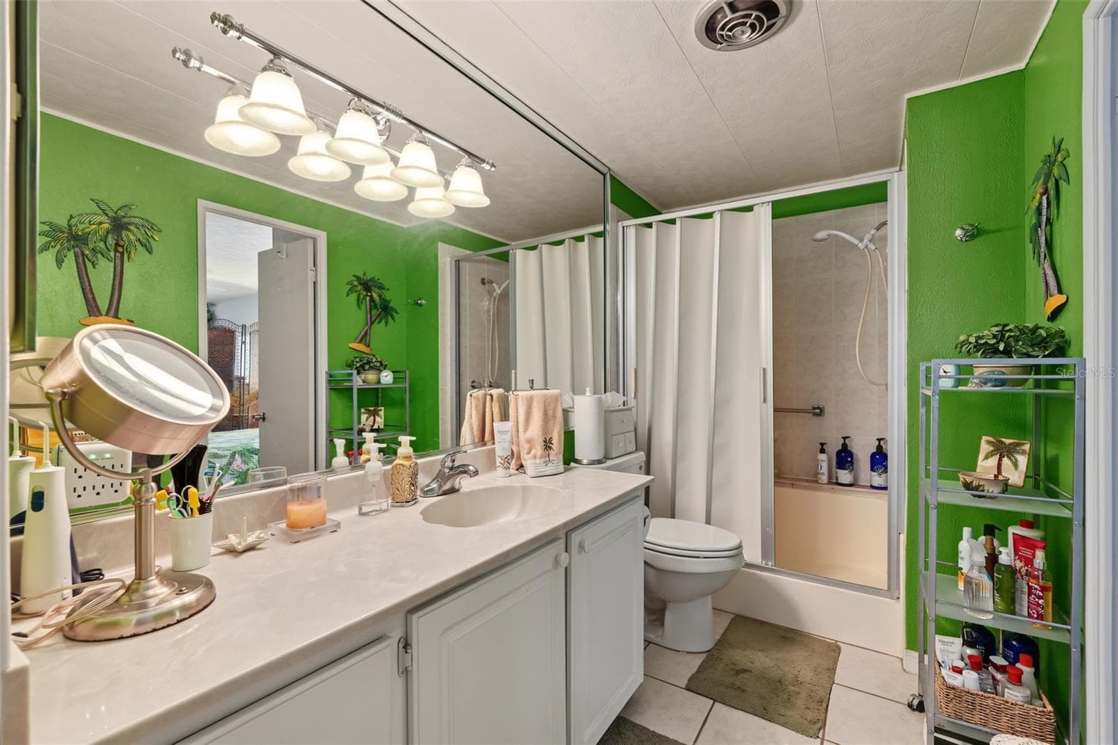 Mobile Home at 18675 US HIGHWAY 19 N #427, CLEARWATER, photo 15 of 45