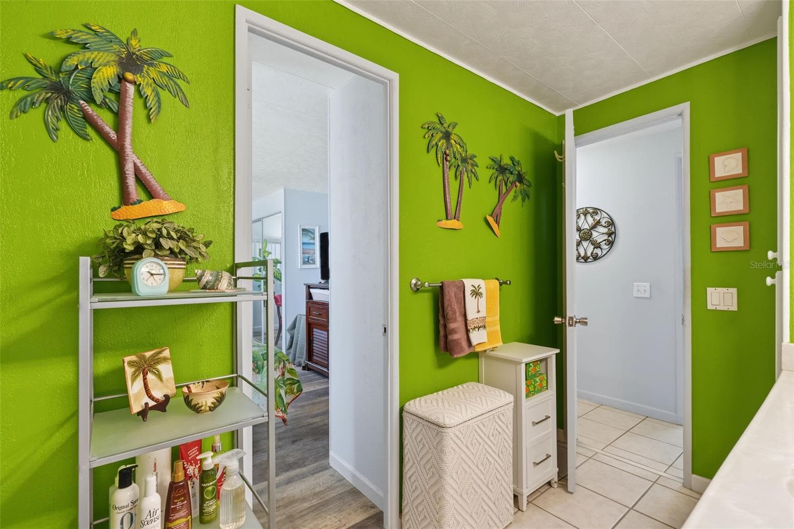 Mobile Home at 18675 US HIGHWAY 19 N #427, CLEARWATER, photo 16 of 45