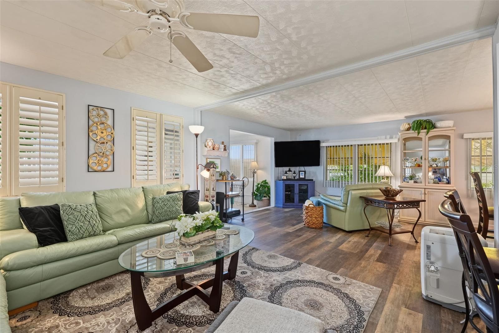 Mobile Home at 18675 US HIGHWAY 19 N #427, CLEARWATER, photo 27 of 45