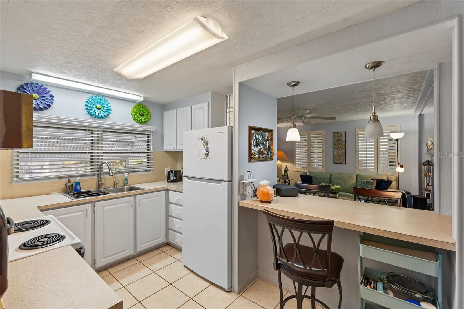 Mobile Home at 18675 US HIGHWAY 19 N #427, CLEARWATER, photo 31 of 45