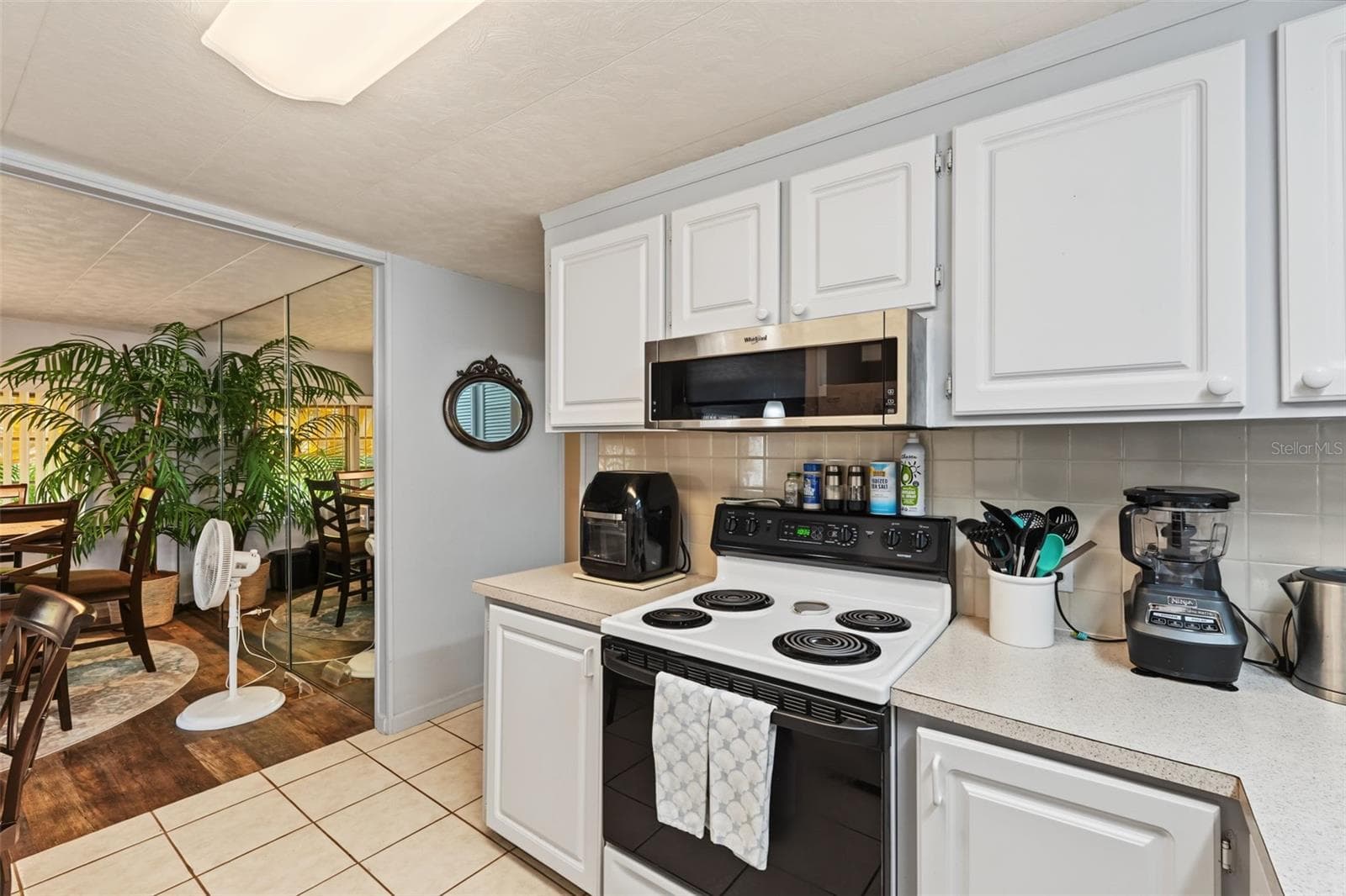 Mobile Home at 18675 US HIGHWAY 19 N #427, CLEARWATER, photo 32 of 45