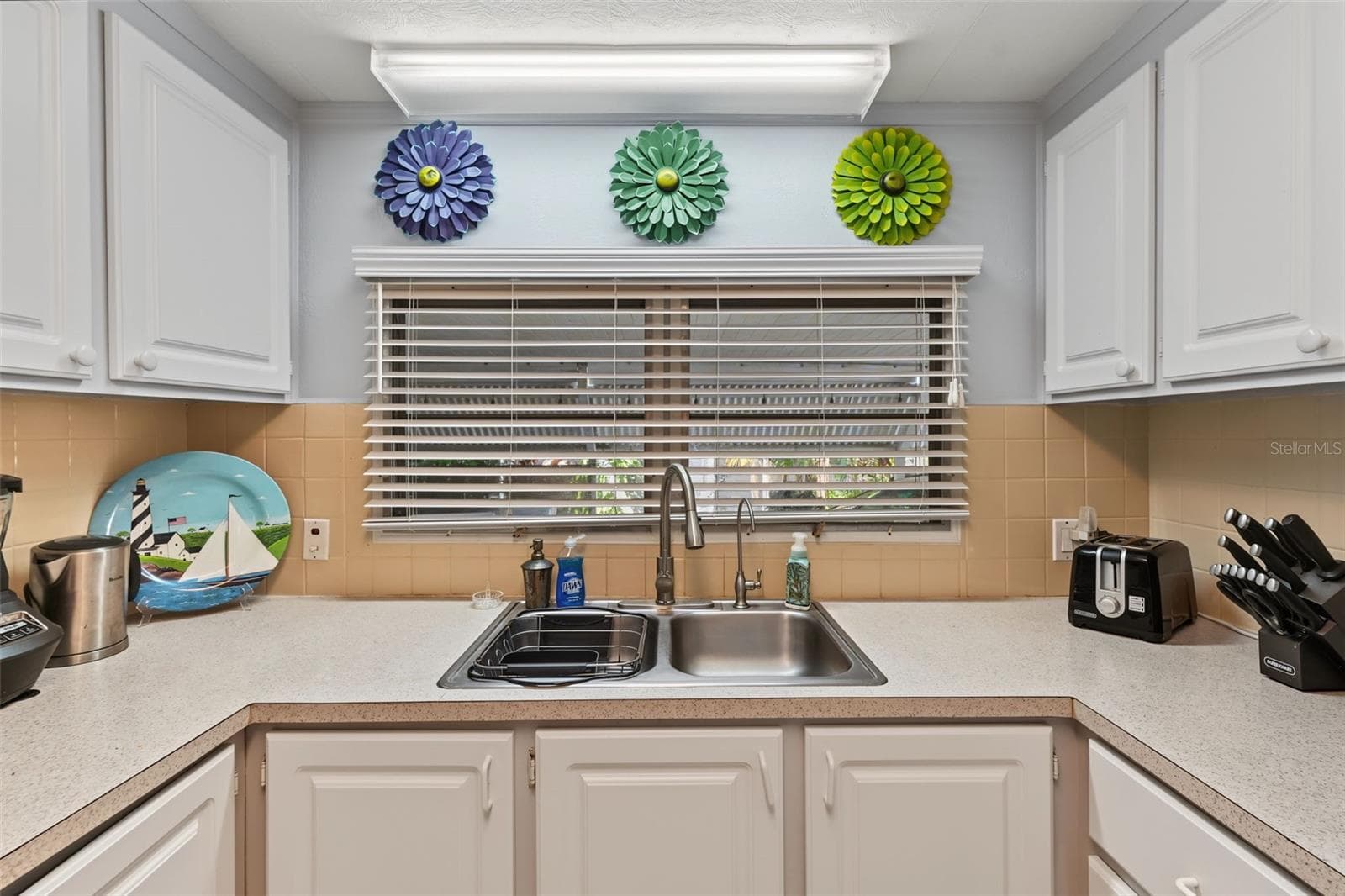 Mobile Home at 18675 US HIGHWAY 19 N #427, CLEARWATER, photo 33 of 45