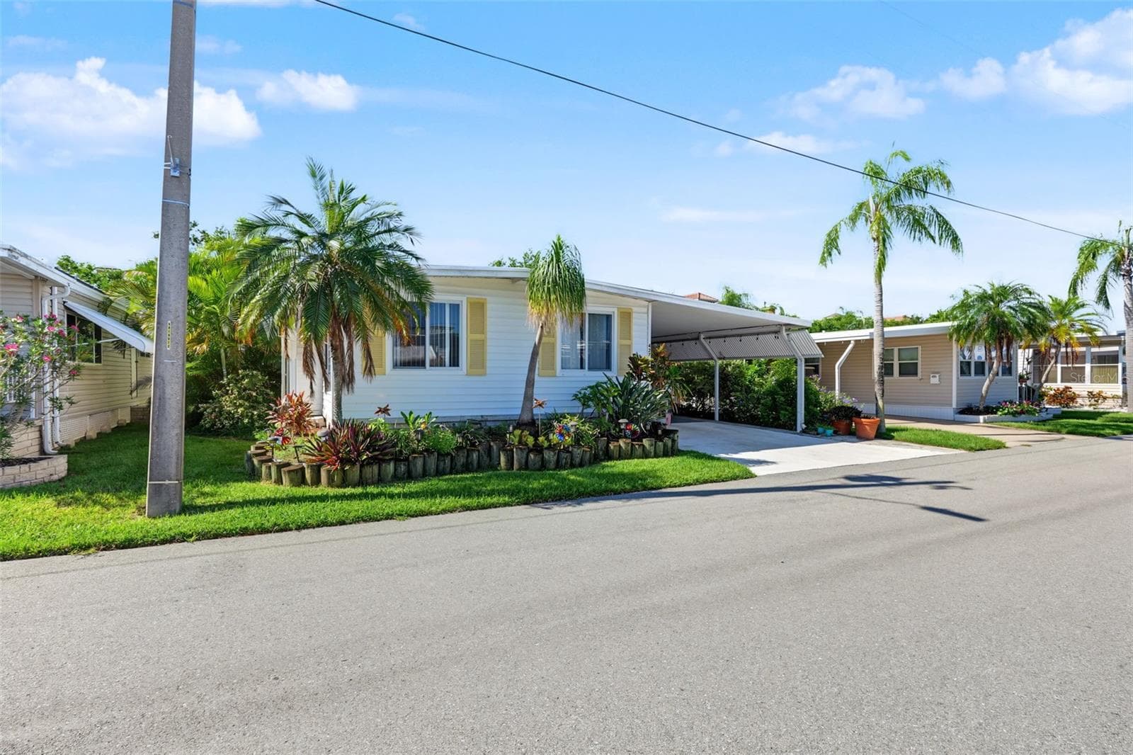 Mobile Home at 18675 US HIGHWAY 19 N #427, CLEARWATER, photo 37 of 45