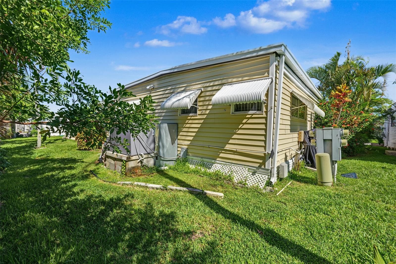 Mobile Home at 18675 US HIGHWAY 19 N #427, CLEARWATER, photo 39 of 45