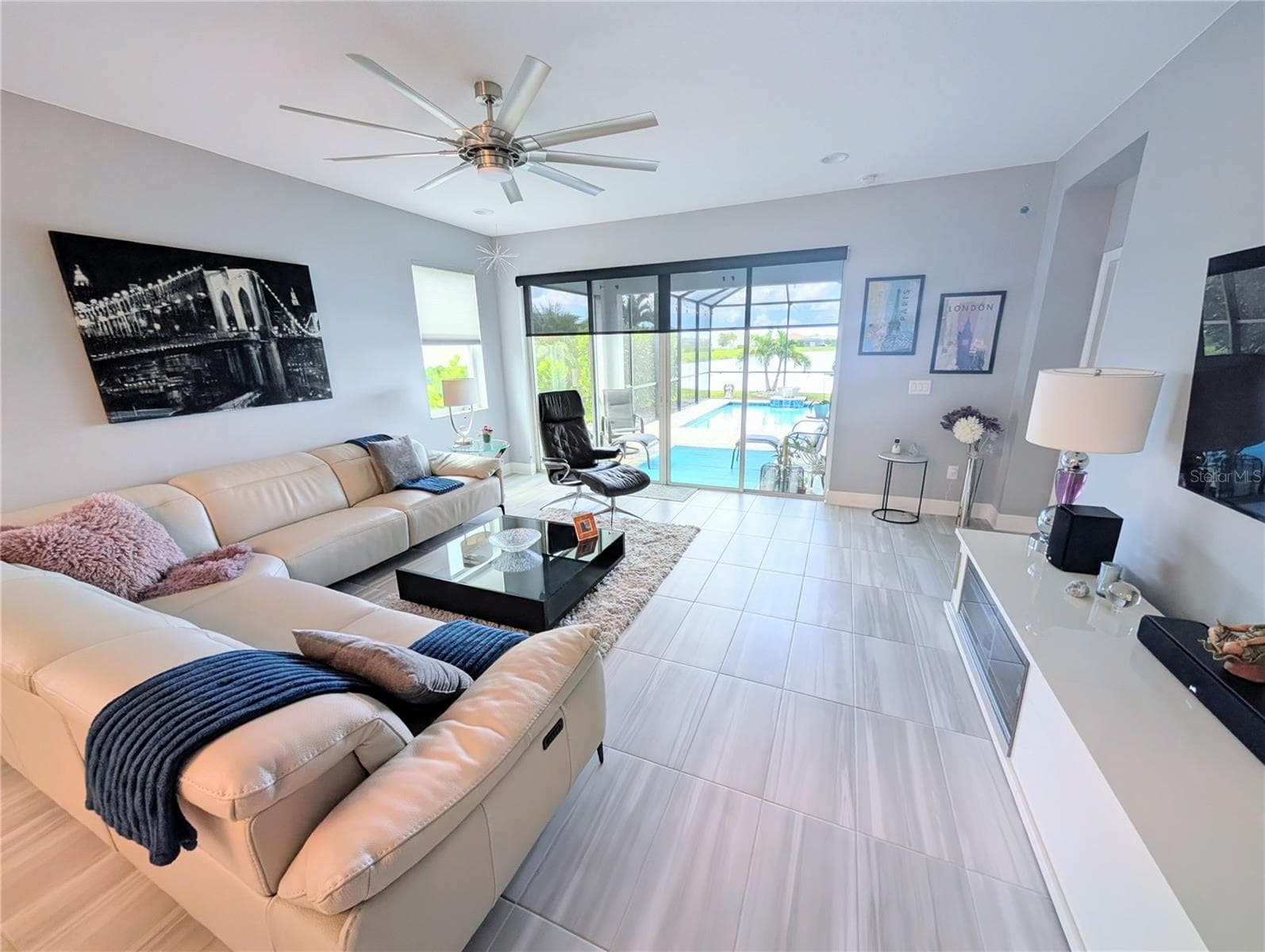 Living room - 4844 ANTRIM DR, SARASOTA