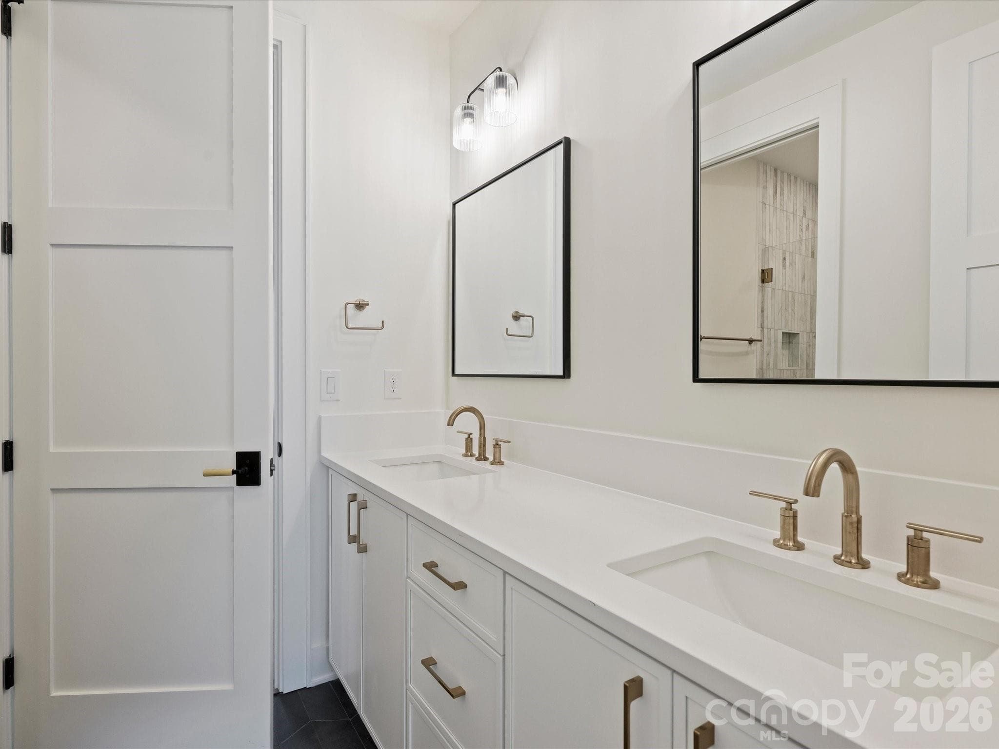 Shared 3rd floor bath - Charlotte