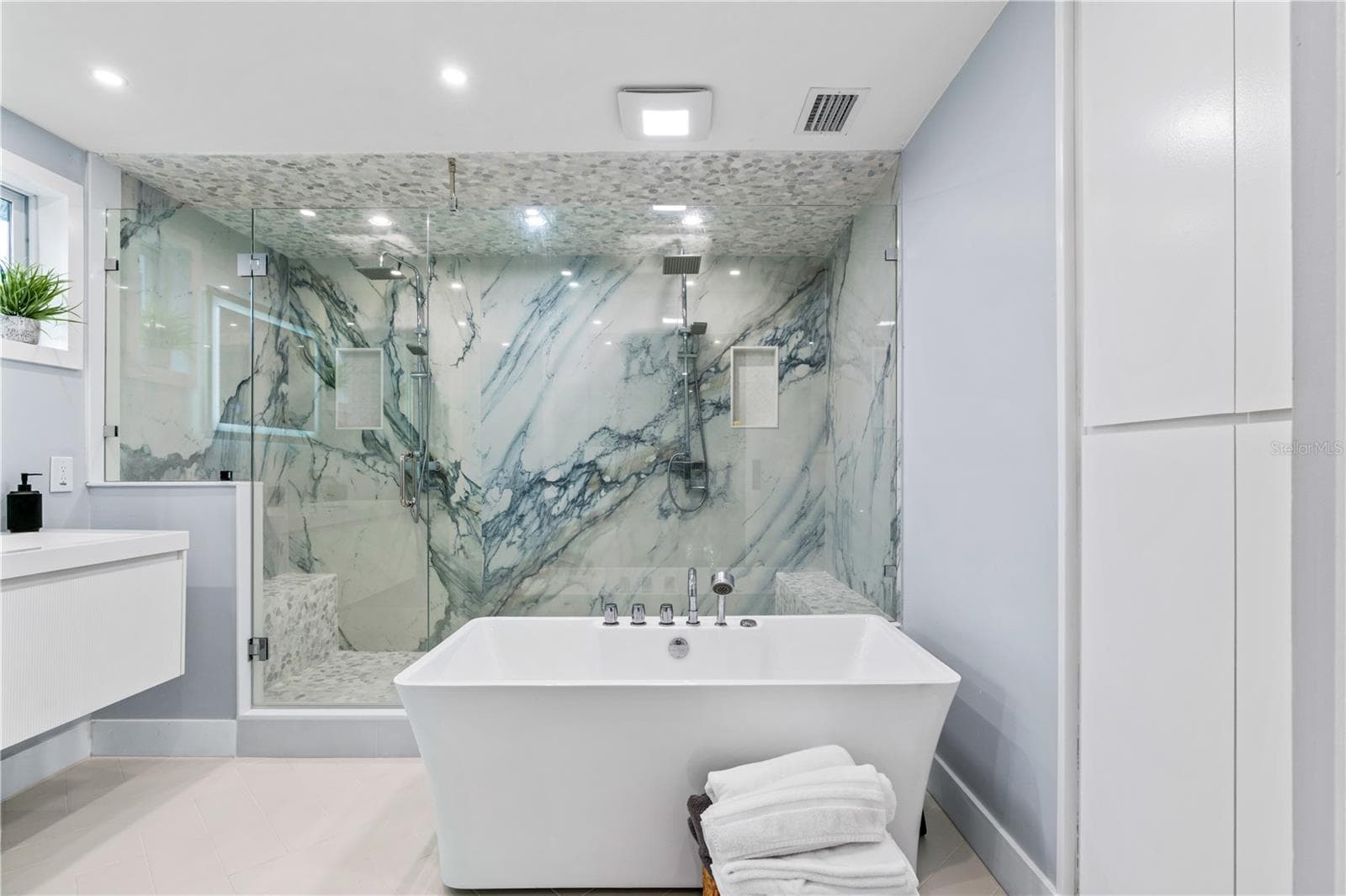 Primary Bathroom - 4712 DOVER CLIFF CT, DOVER